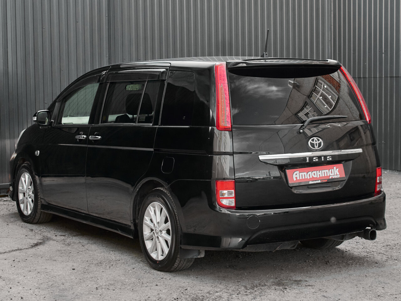 Купить Toyota ISis 1.8 CVT (144 л.с.), 2010 в Екатеренбурге