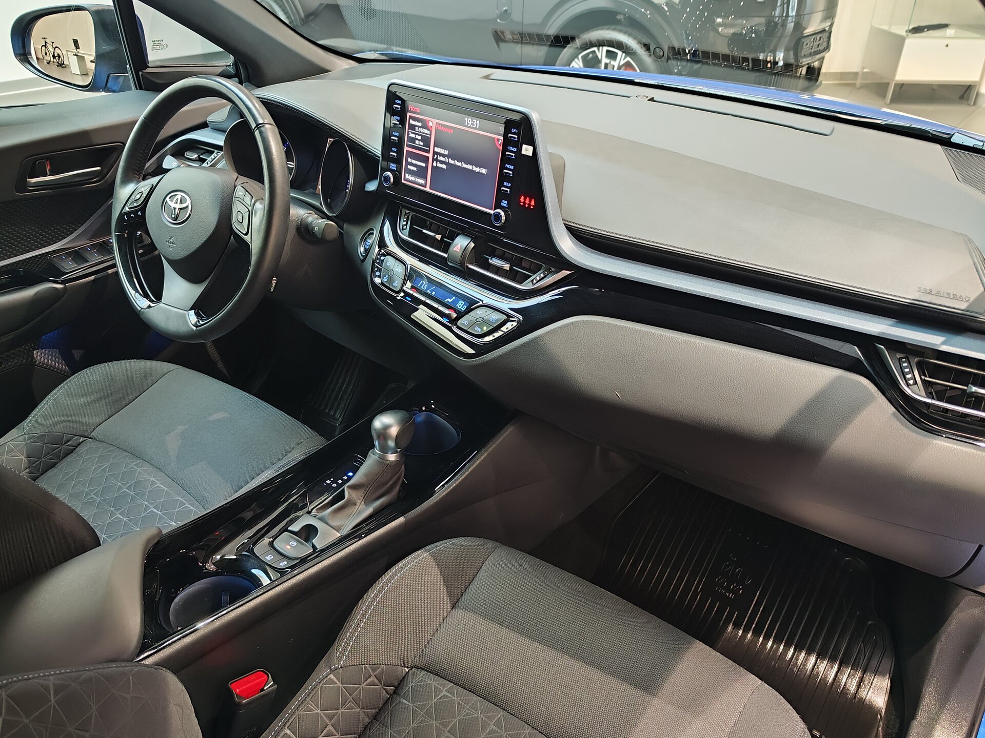Автомобиль Toyota C-HR 2.0 CVT (148 л.с.) - 12