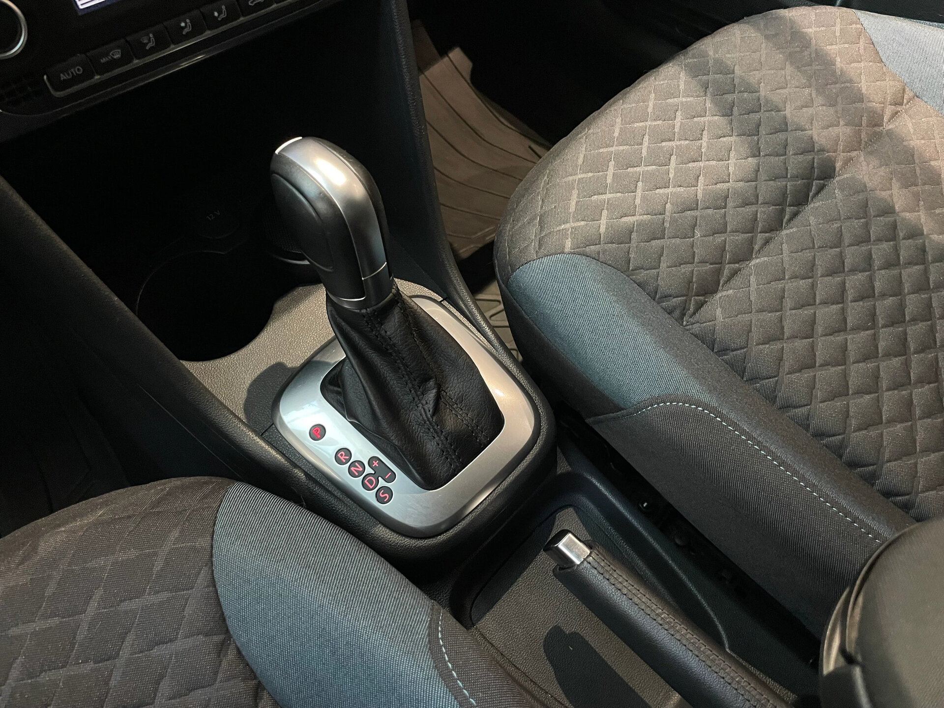 Автомобиль Volkswagen Polo 1.6 AT (110 л.с.) - 17
