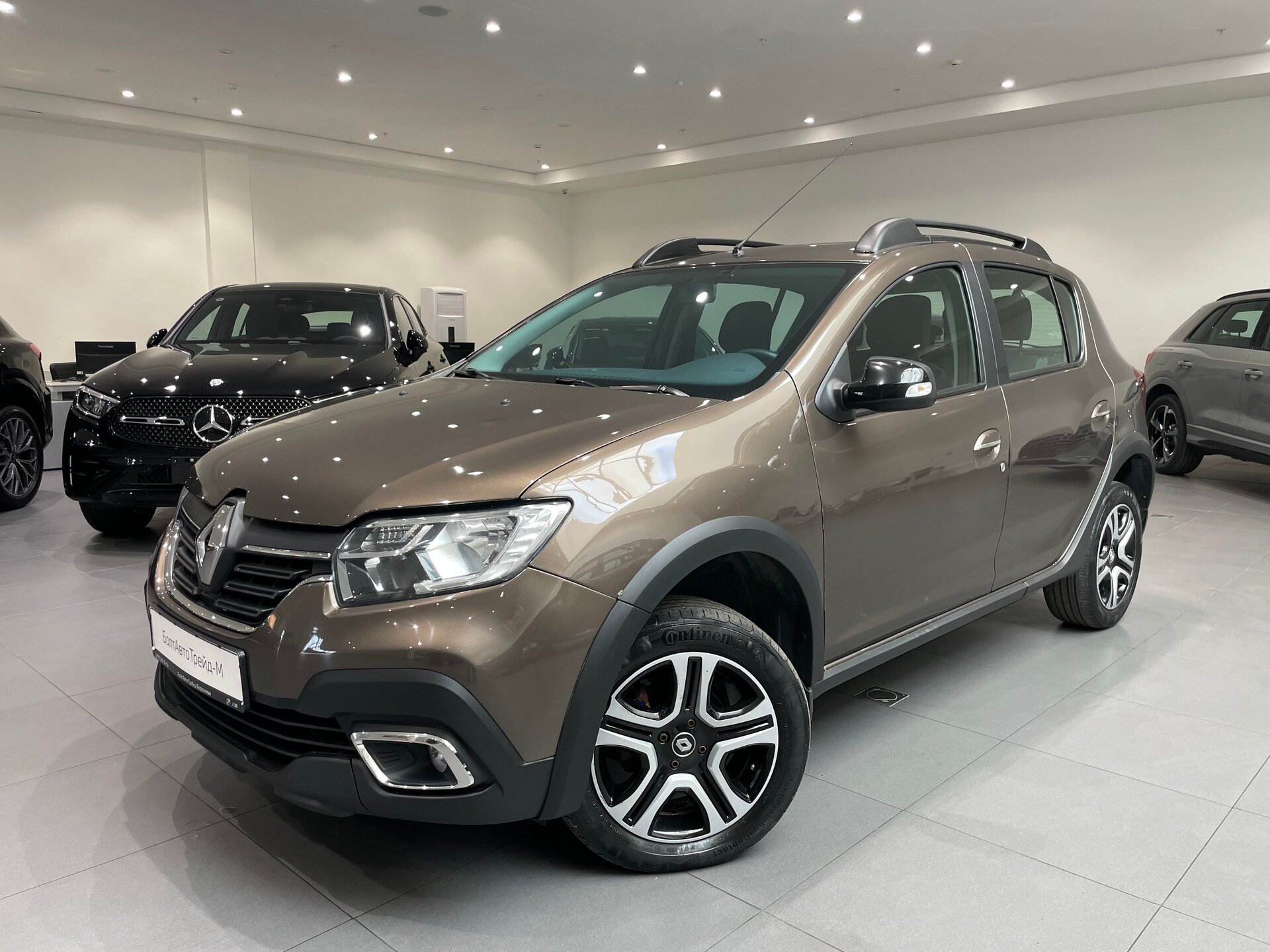 Автомобиль Renault Sandero Stepway 1.6 CVT (113 л.с.) - 1