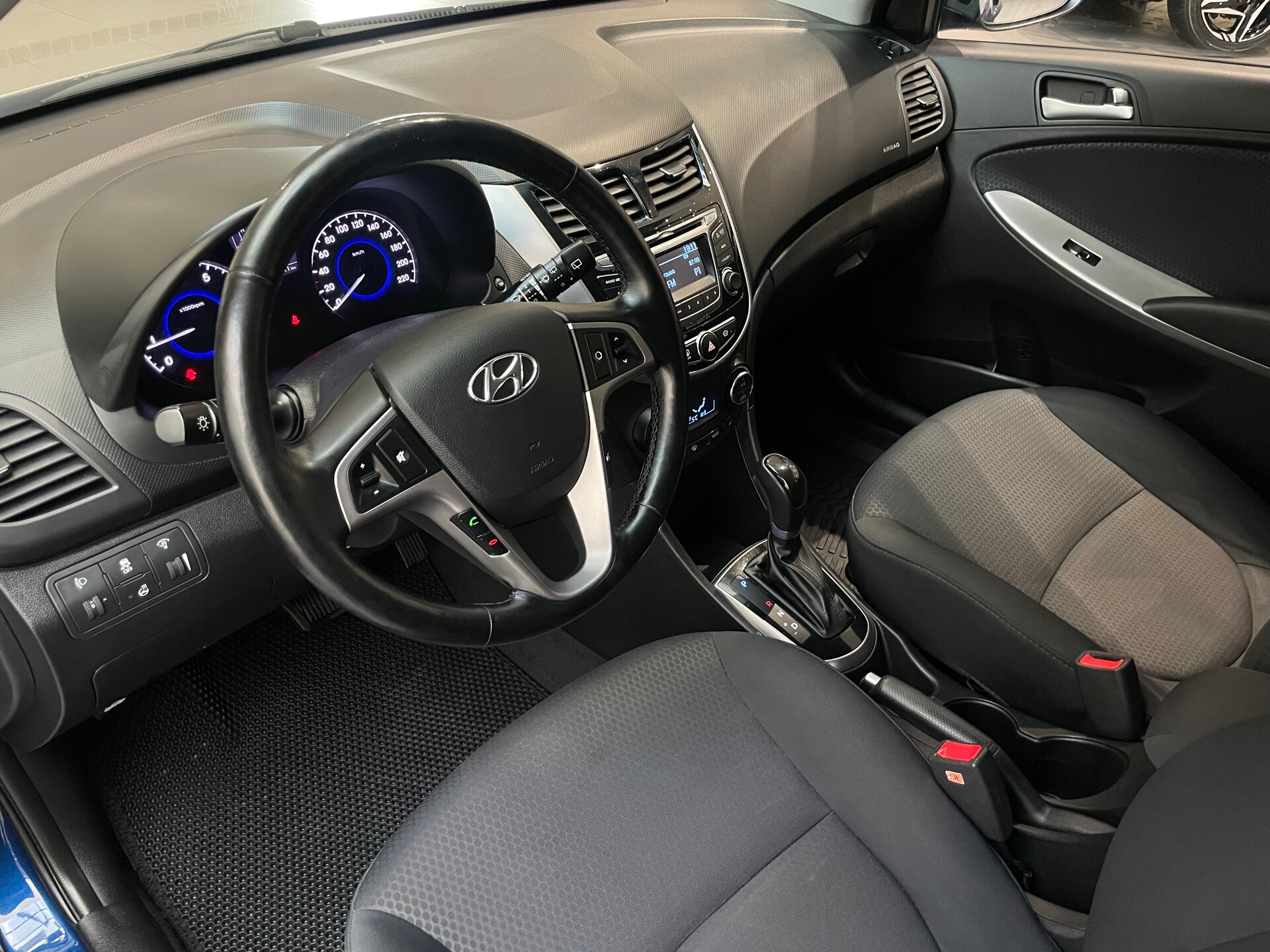 Автомобиль Hyundai Solaris 1.6 AT (123 л.с.) - 7
