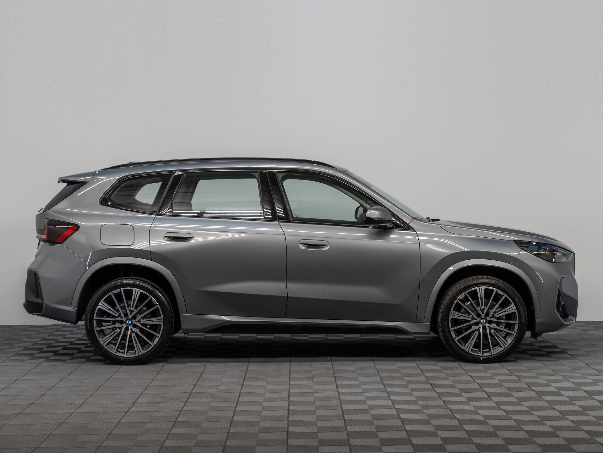 Автомобиль BMW X1 25Li xDrive 2.0 AMT (204 л.с.) 4WD - 8