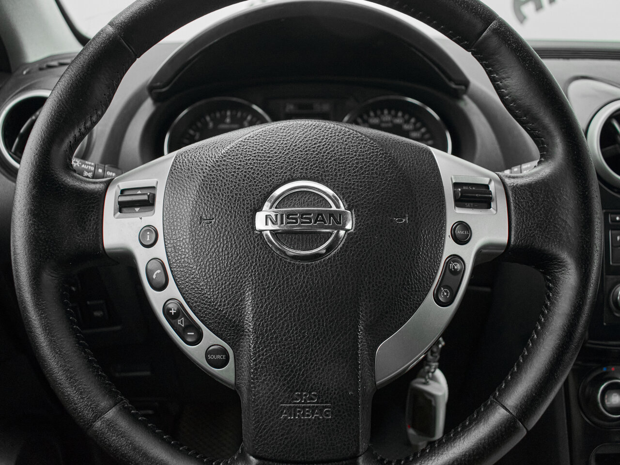 Купить Nissan Qashqai 1.6 CVT (117 л.с.), 2012 в Екатеренбурге