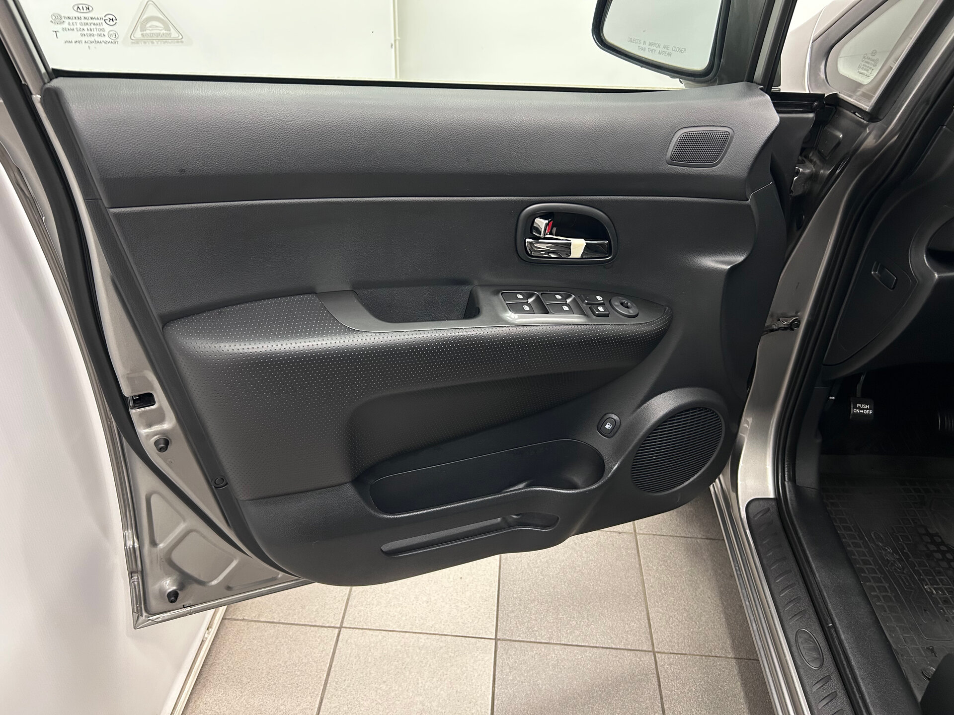 Kia Carens 2011 17