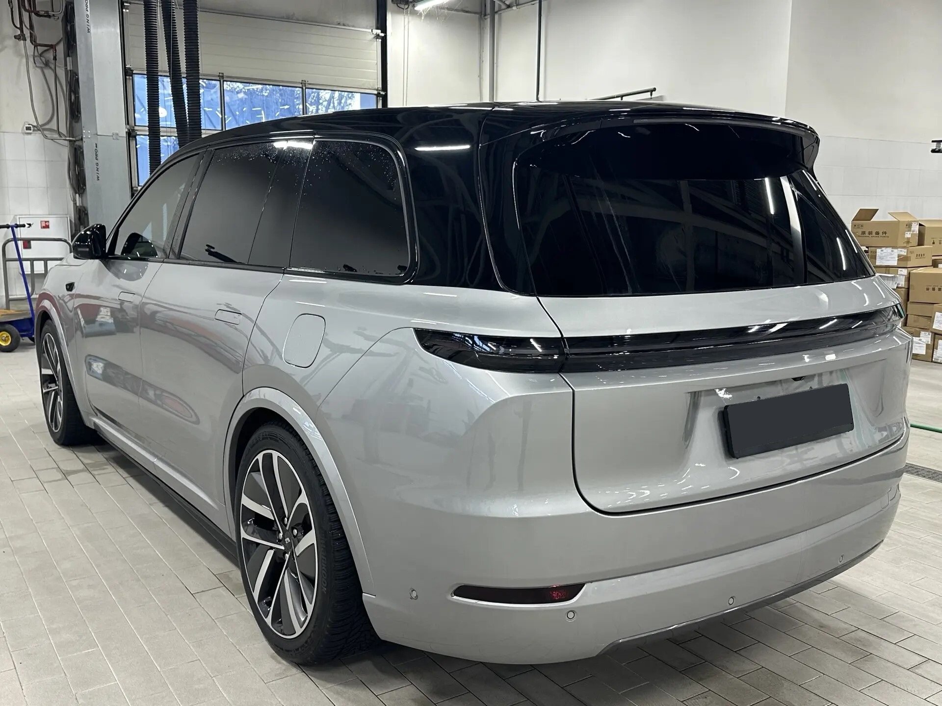 Автомобиль LiXiang L9 44.5 kWh 1.5hyb AT (449 л.с.) 4WD - 2
