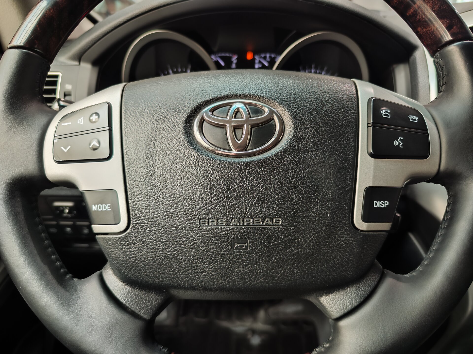 Автомобиль Toyota Land Cruiser 4.6 AT (309 л.с.) 4WD - 17