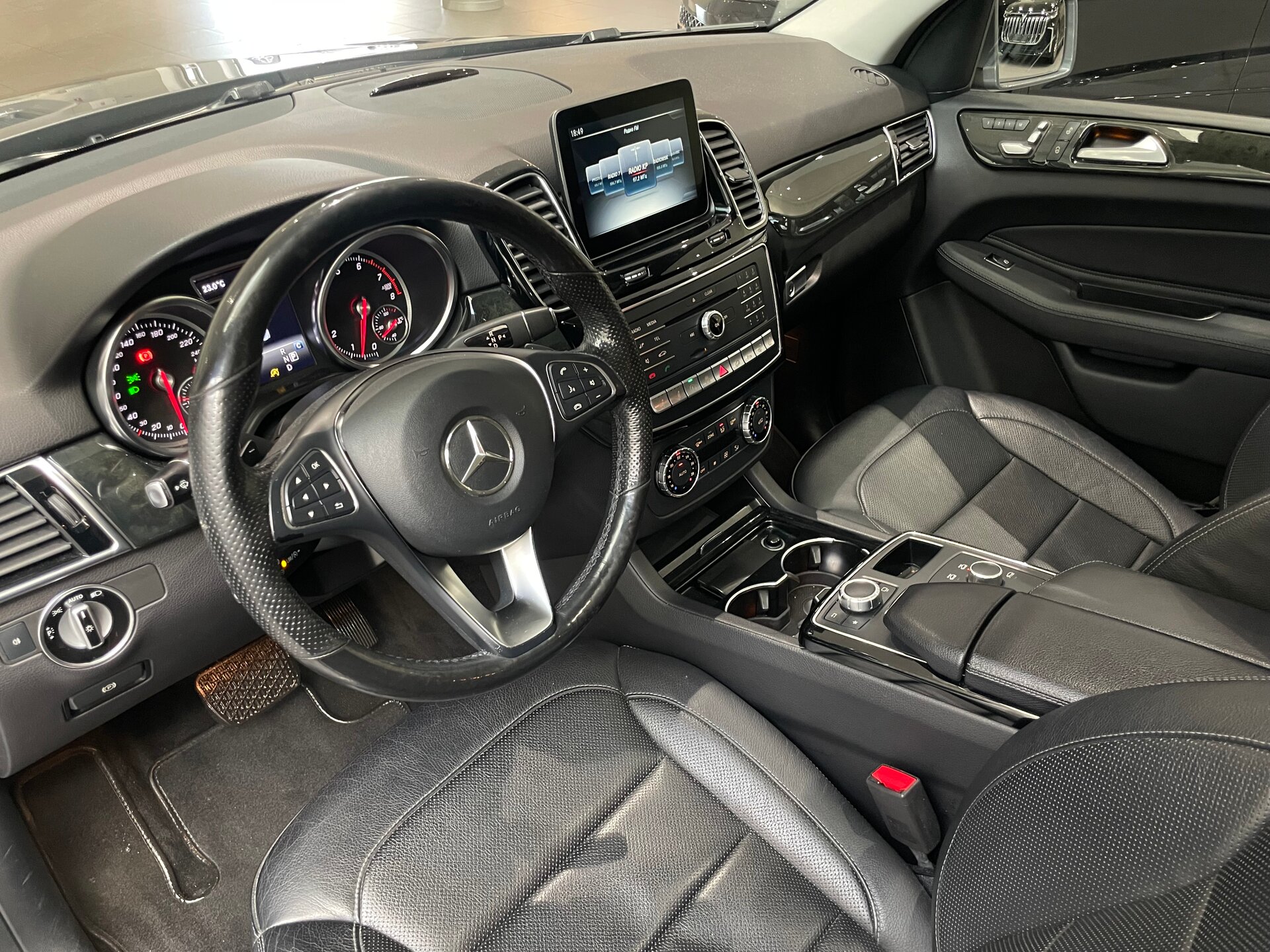 Автомобиль Mercedes-Benz GLE 400 9G-Tronic 3.0 AT (333 л.с.) 4WD - 7