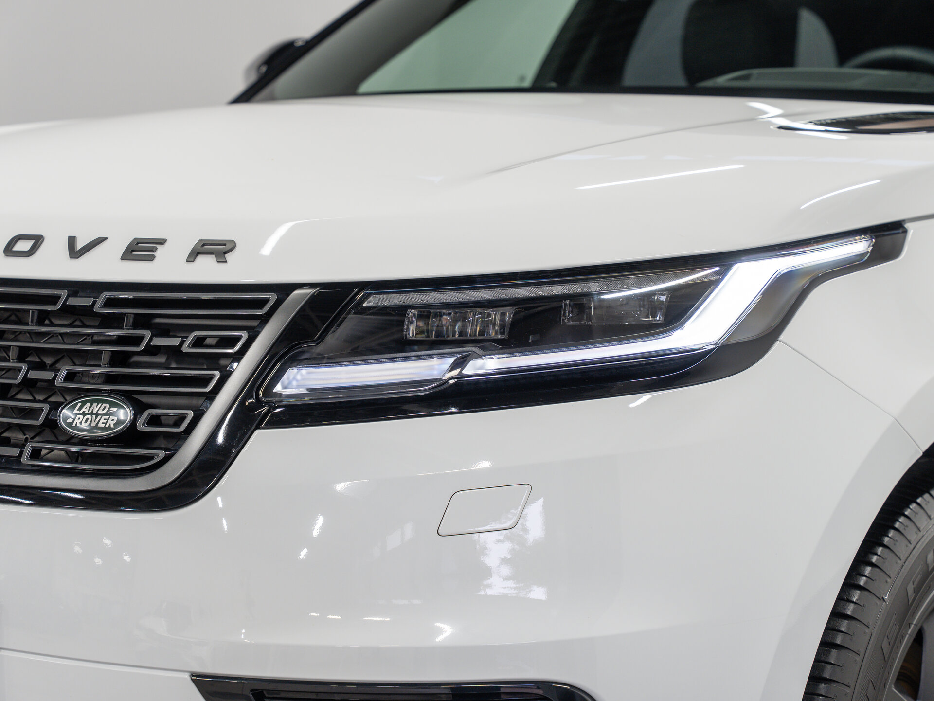 Автомобиль Land Rover Range Rover Velar 2.0 AT (250 л.с.) 4WD - 2