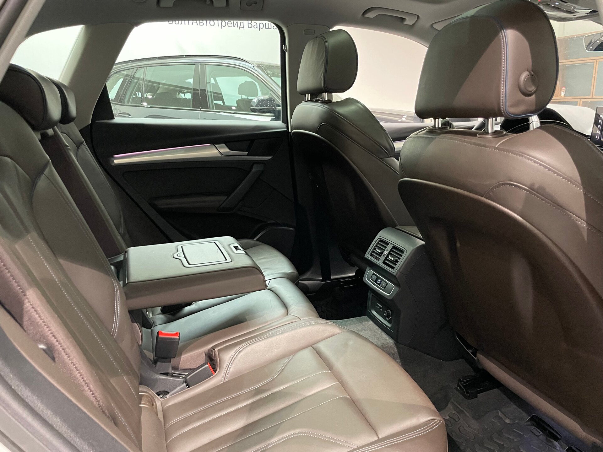 Автомобиль Audi Q5 45 TFSI 2.0 AMT (249 л.с.) 4WD - 10