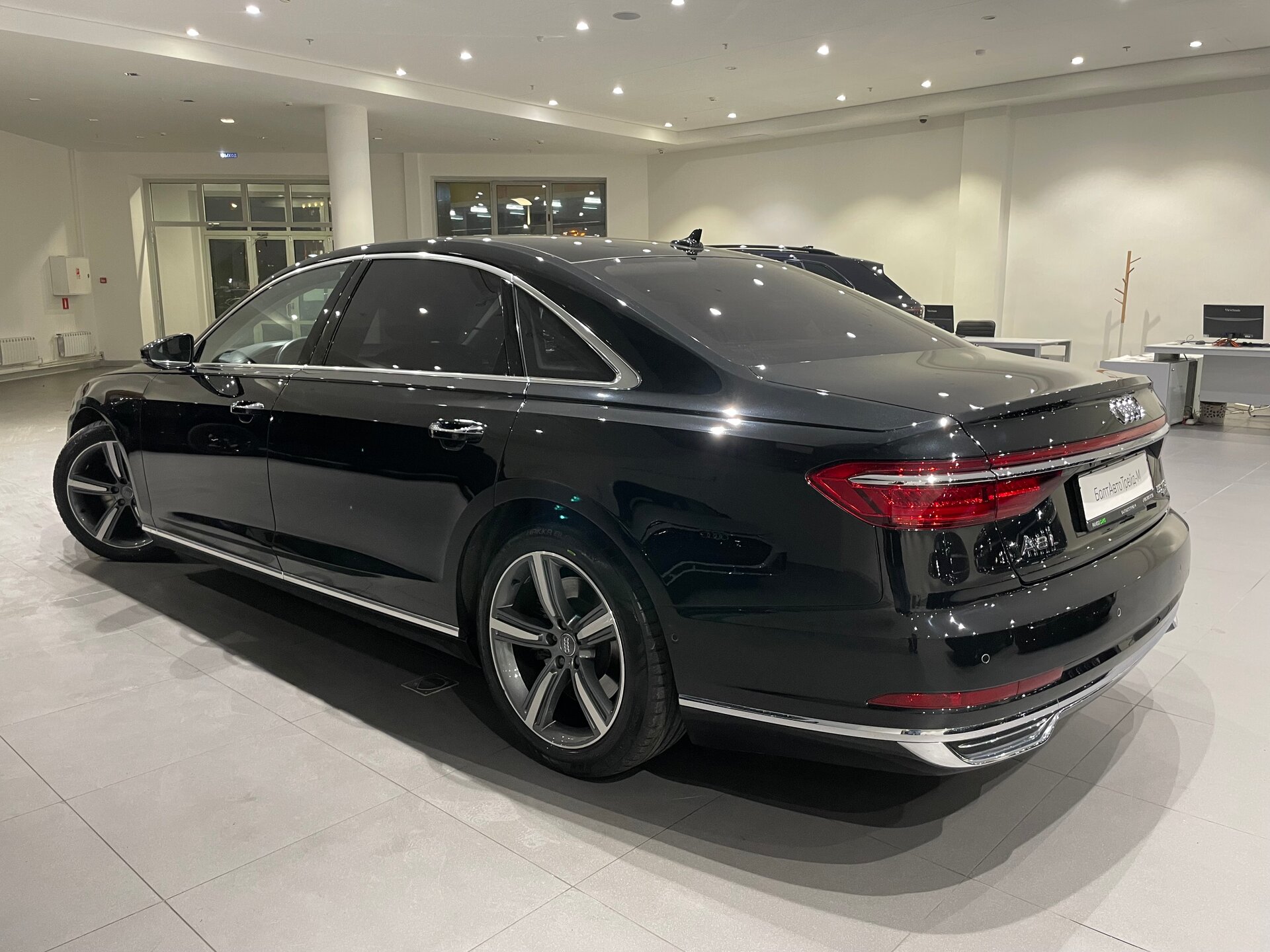 Автомобиль Audi A8 Long 55 TFSI 3.0 AT (340 л.с.) 4WD - 4