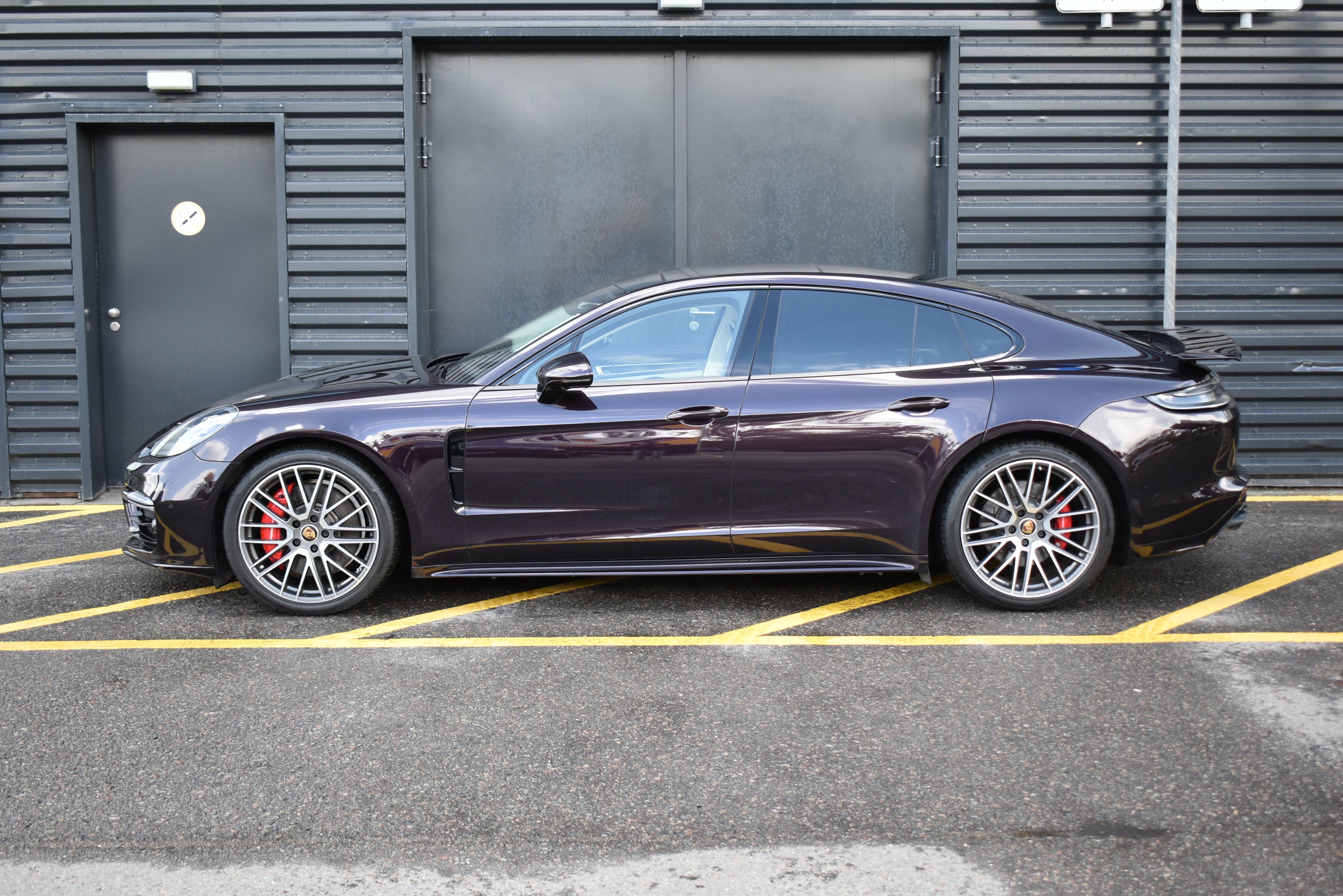 81133786 GTS 4.0 AMT (480 л.с.) 4WD №2