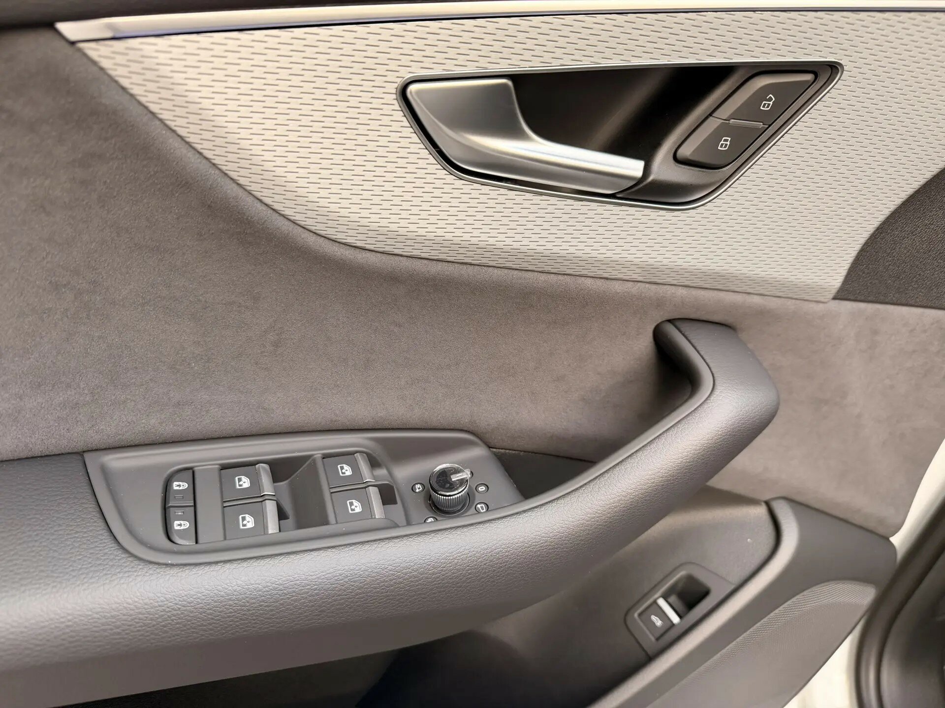 Автомобиль Audi Q8 50 TDI 3.0d AT (286 л.с.) 4WD - 15