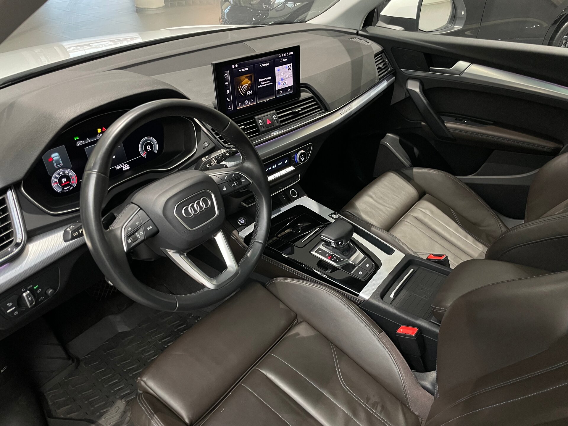 Автомобиль Audi Q5 45 TFSI 2.0 AMT (249 л.с.) 4WD - 7
