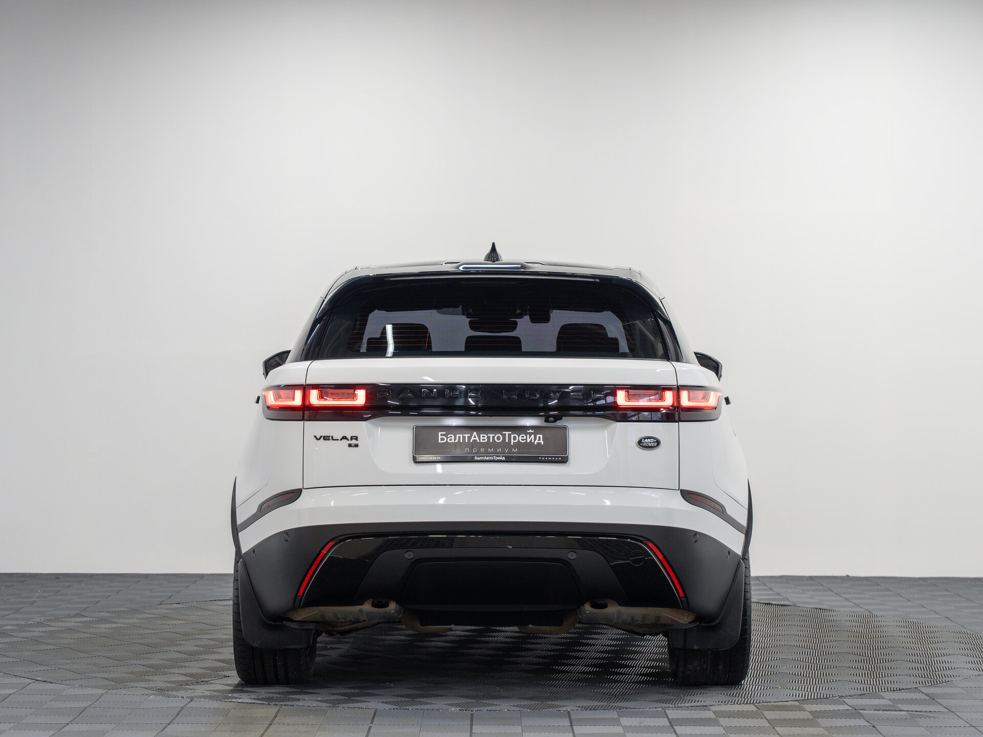 Автомобиль Land Rover Range Rover Velar 2.0 AT (250 л.с.) 4WD - 8