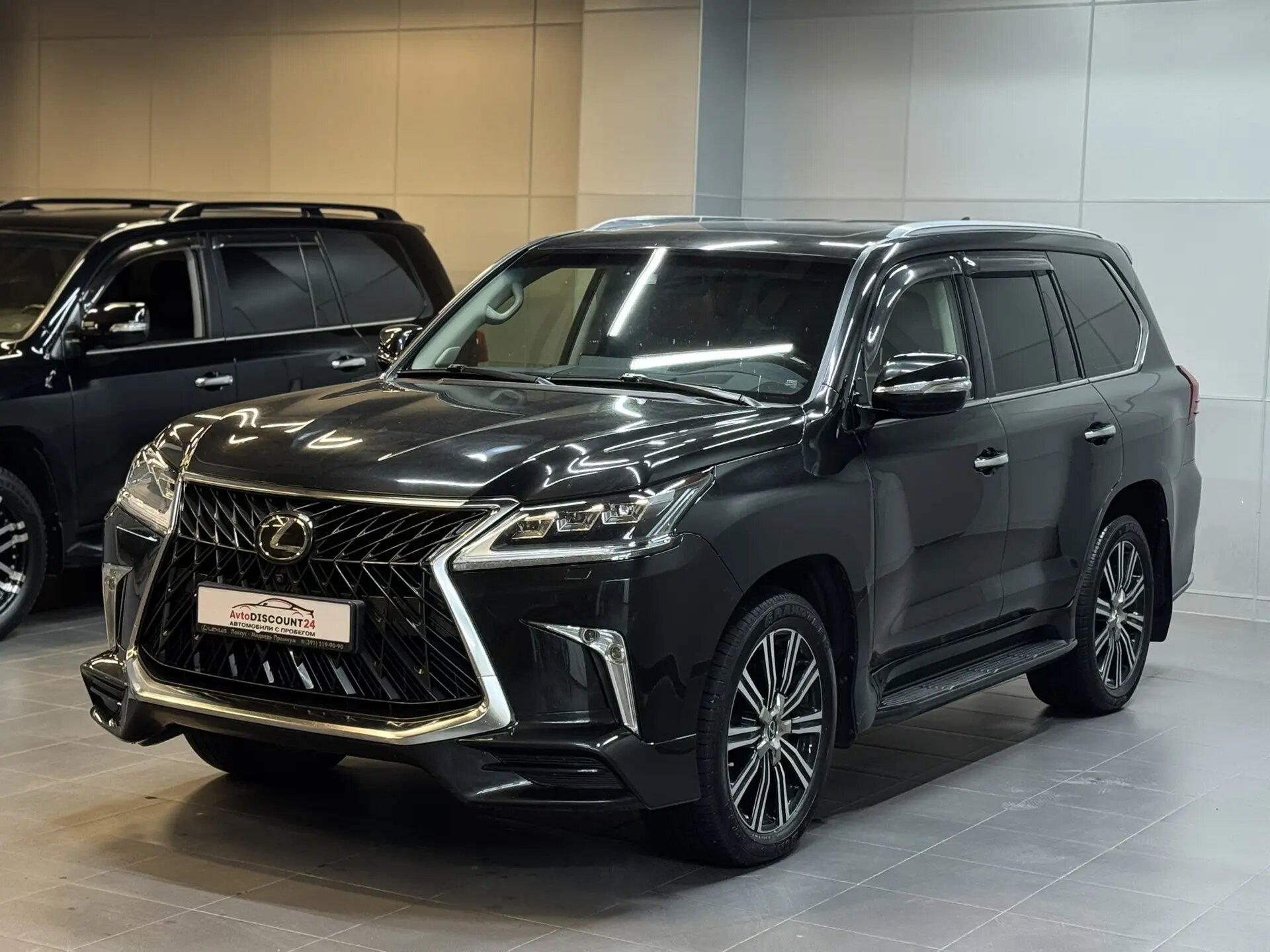 Lexus LX — фото 1