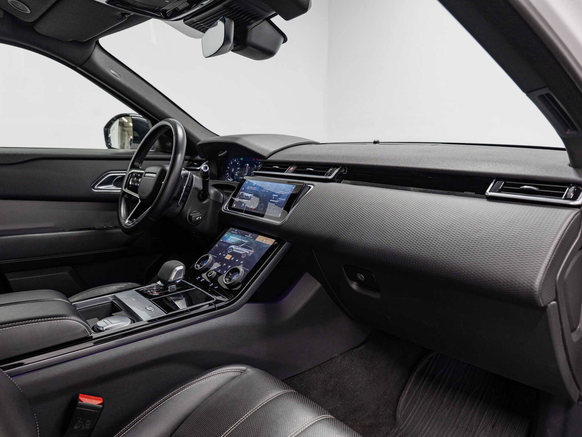 Автомобиль Land Rover Range Rover Velar 2.0 AT (250 л.с.) 4WD - 14