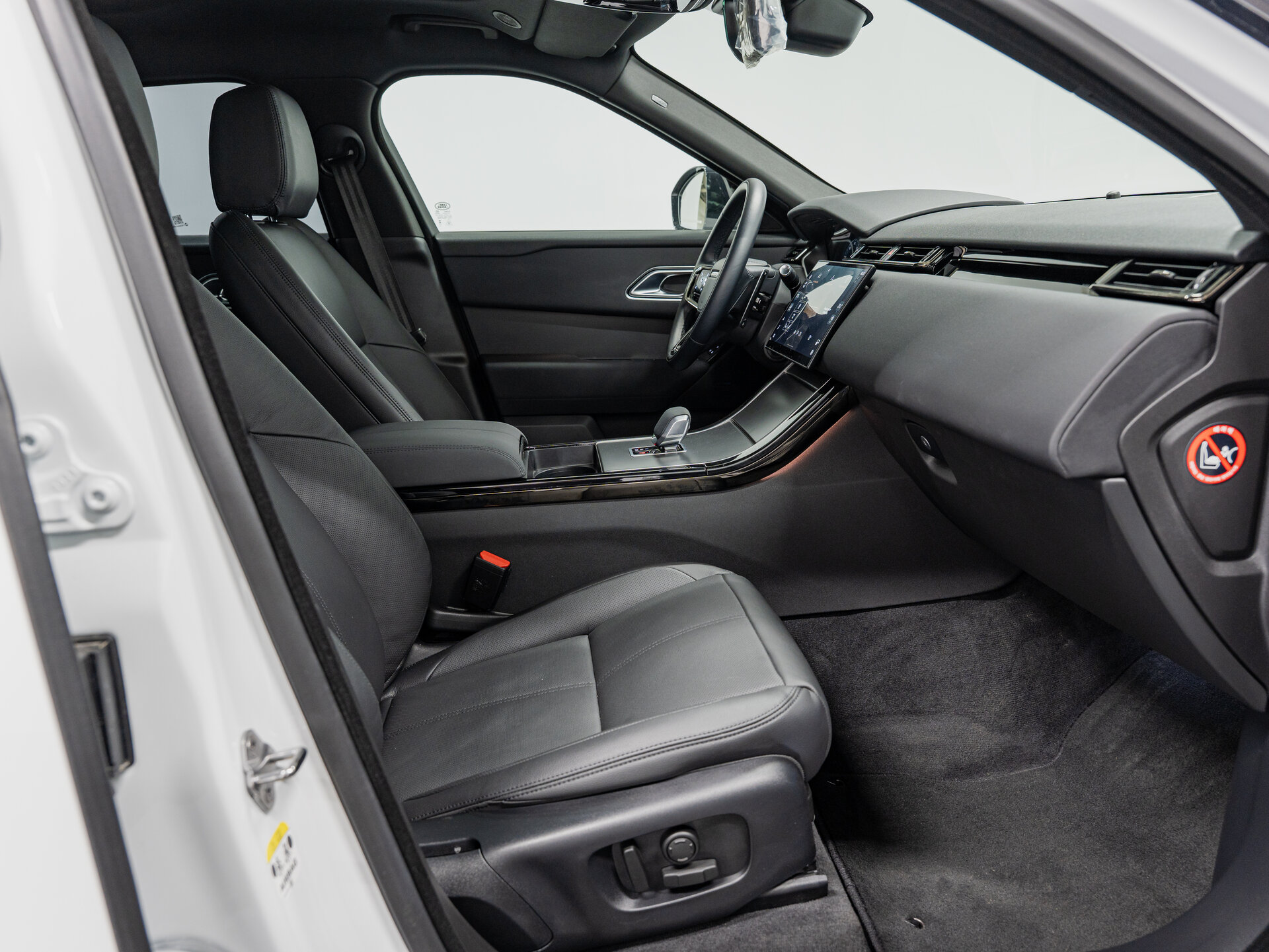 Автомобиль Land Rover Range Rover Velar 2.0 AT (250 л.с.) 4WD - 13
