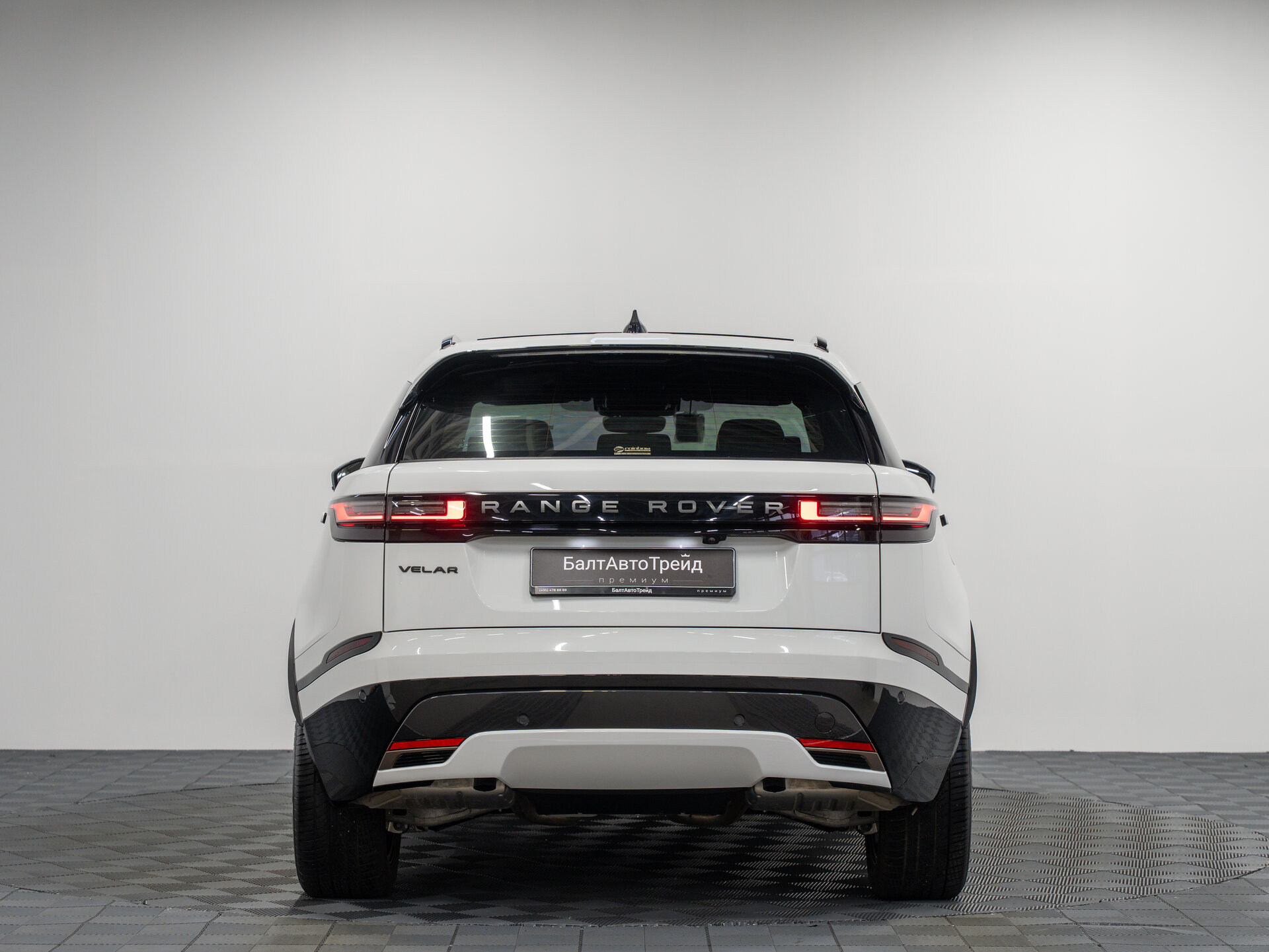Автомобиль Land Rover Range Rover Velar 2.0 AT (250 л.с.) 4WD - 8