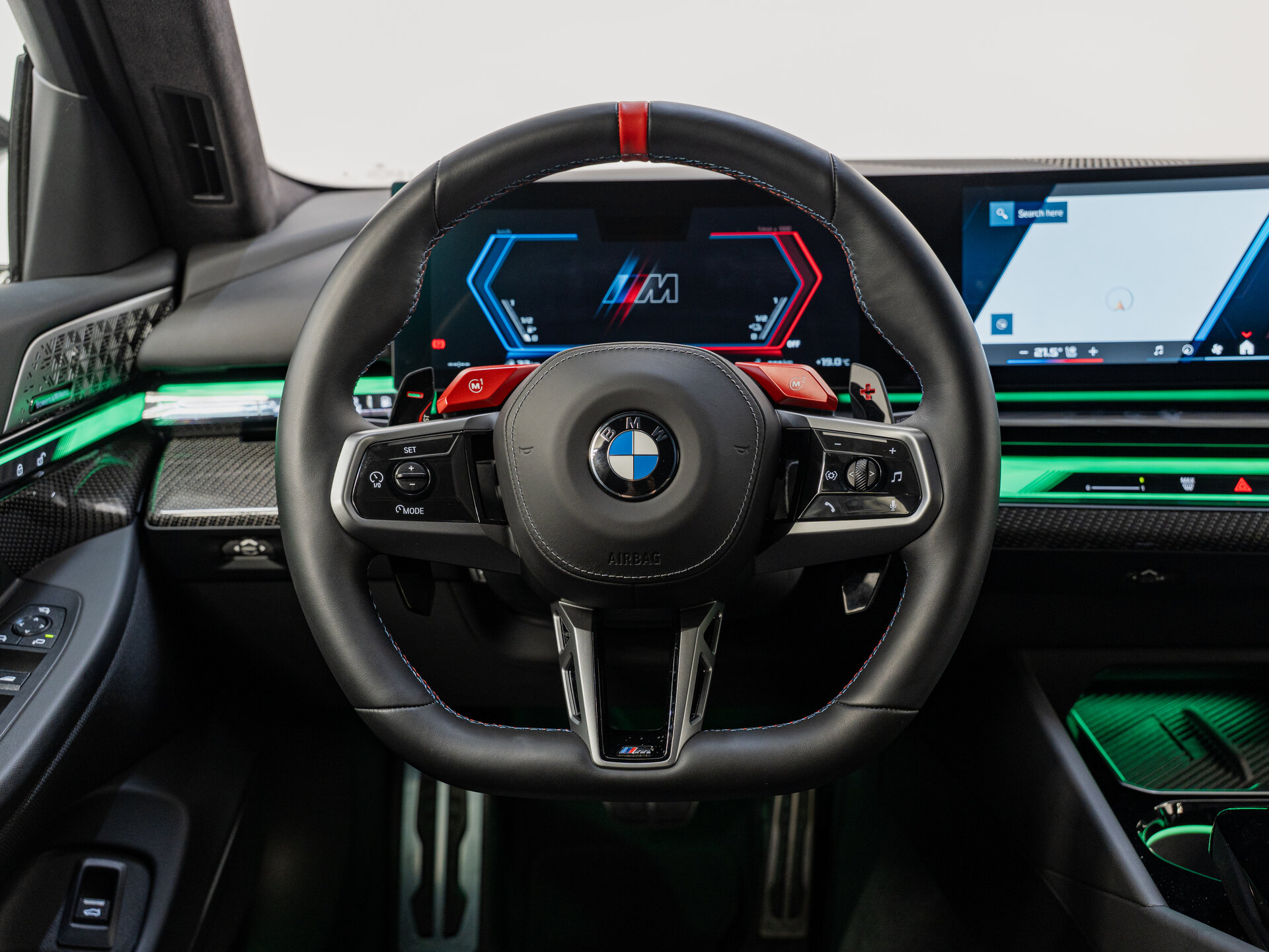 Автомобиль BMW M5 4.4hyb AT (727 л.с.) 4WD - 13