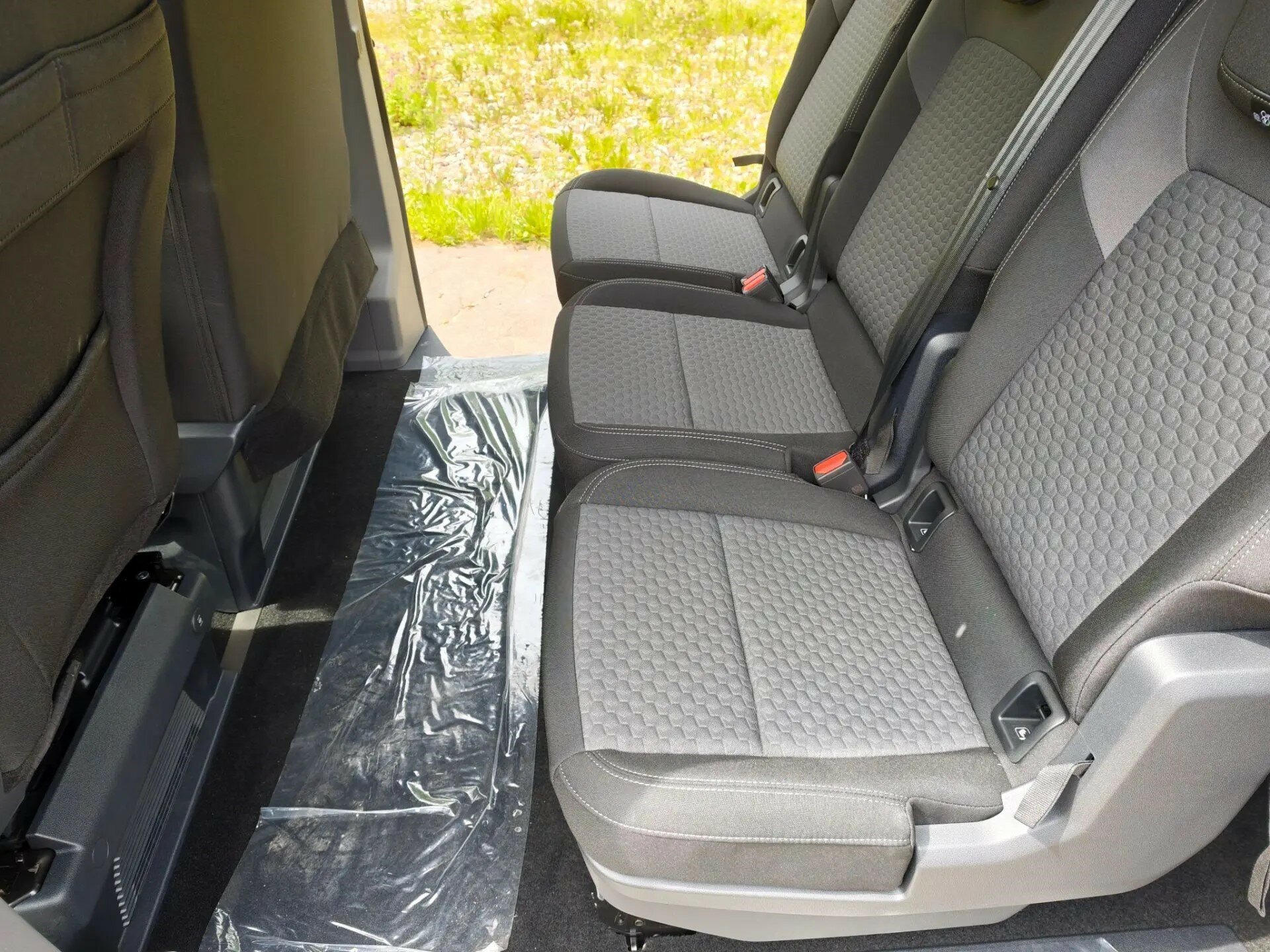 Автомобиль Volkswagen Caravelle 2.0d AT (170 л.с.) 4WD - 13