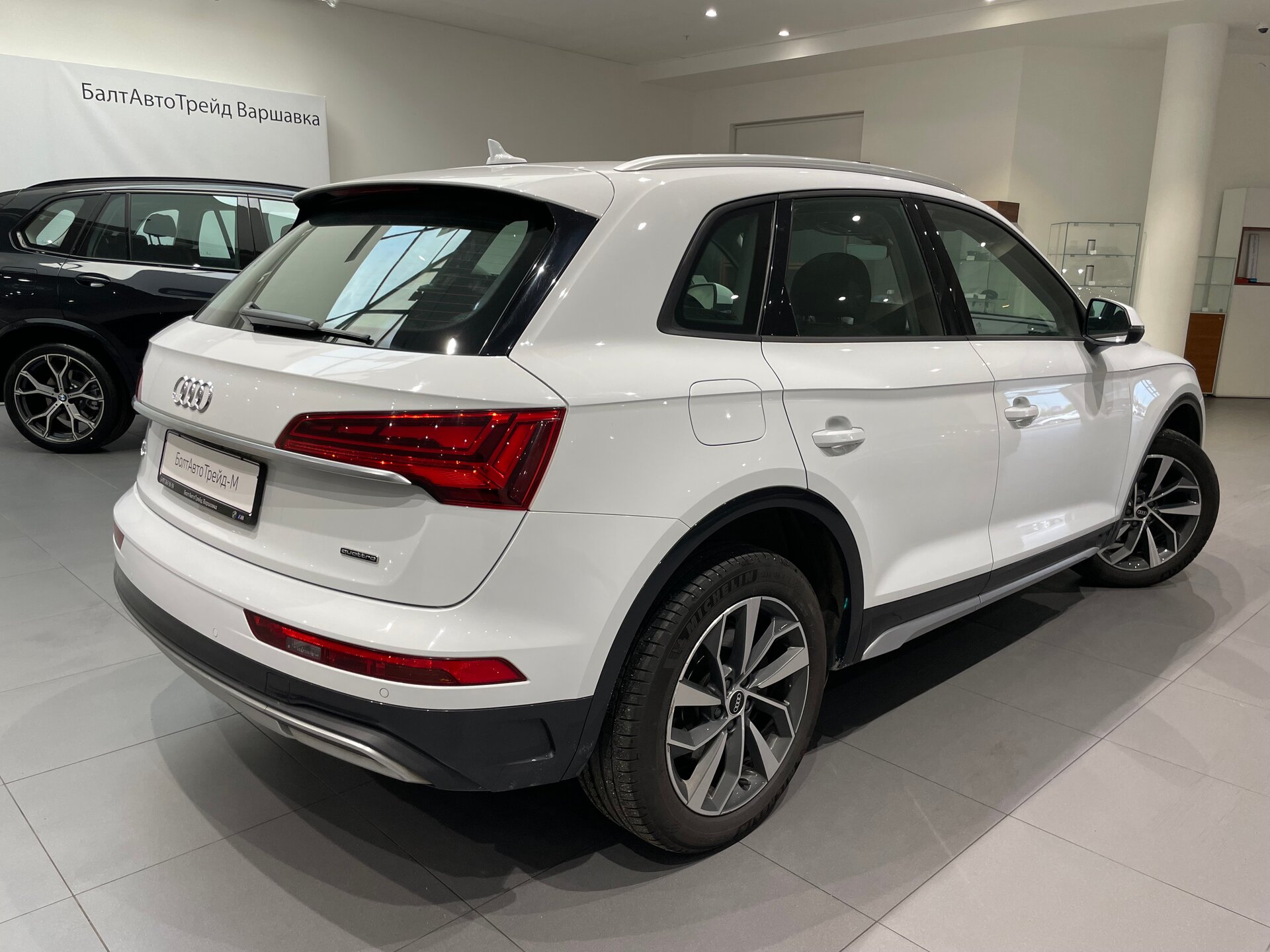 Автомобиль Audi Q5 45 TFSI 2.0 AMT (249 л.с.) 4WD - 6