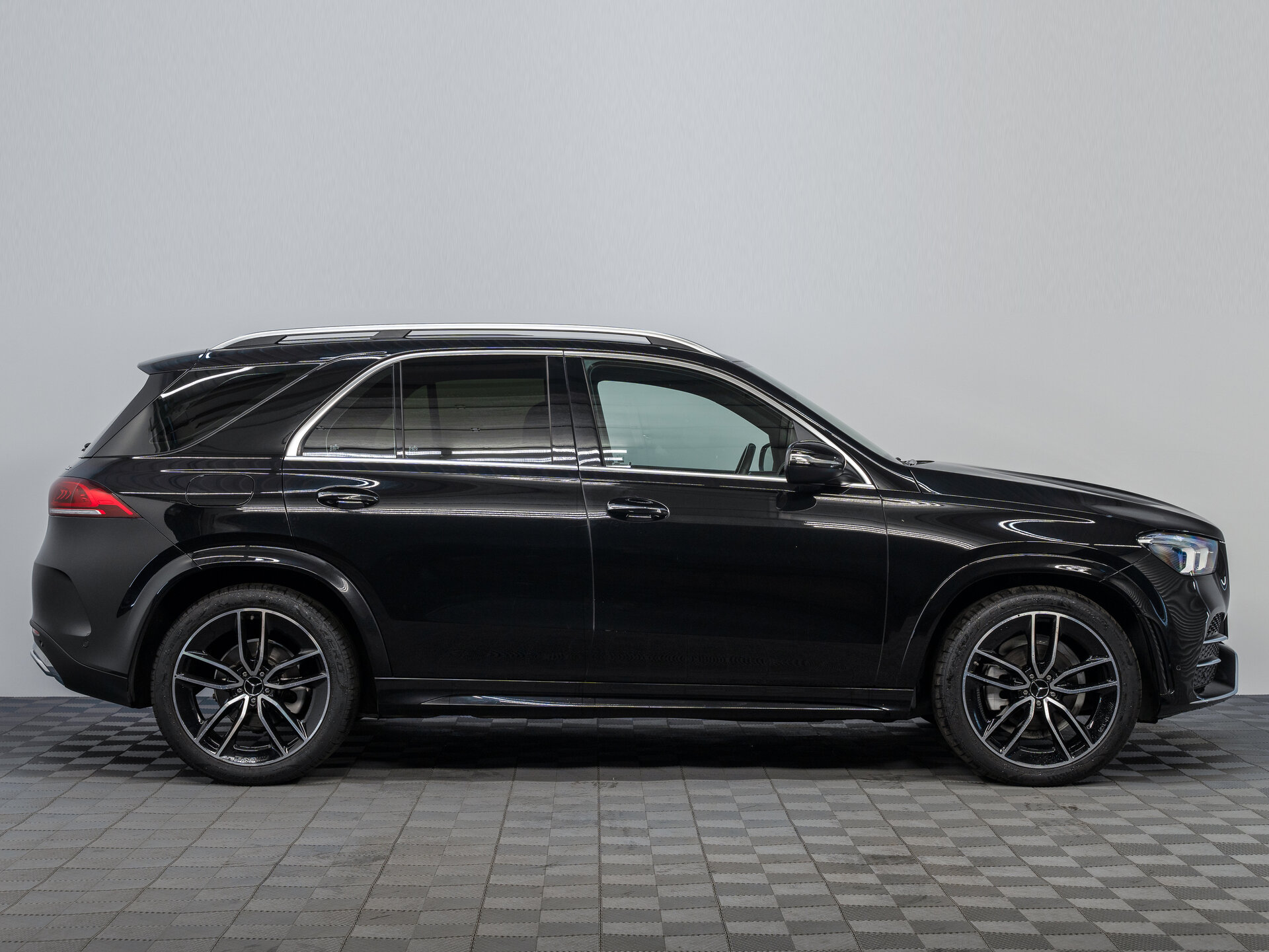 Автомобиль Mercedes-Benz GLE 300 d 2.0d AT (245 л.с.) 4WD - 4