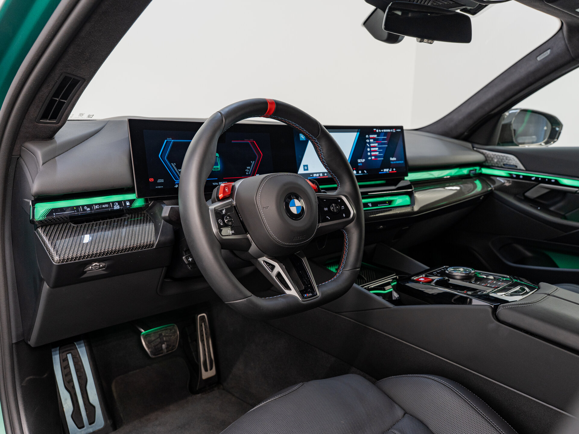 Автомобиль BMW M5 4.4hyb AT (727 л.с.) 4WD - 9