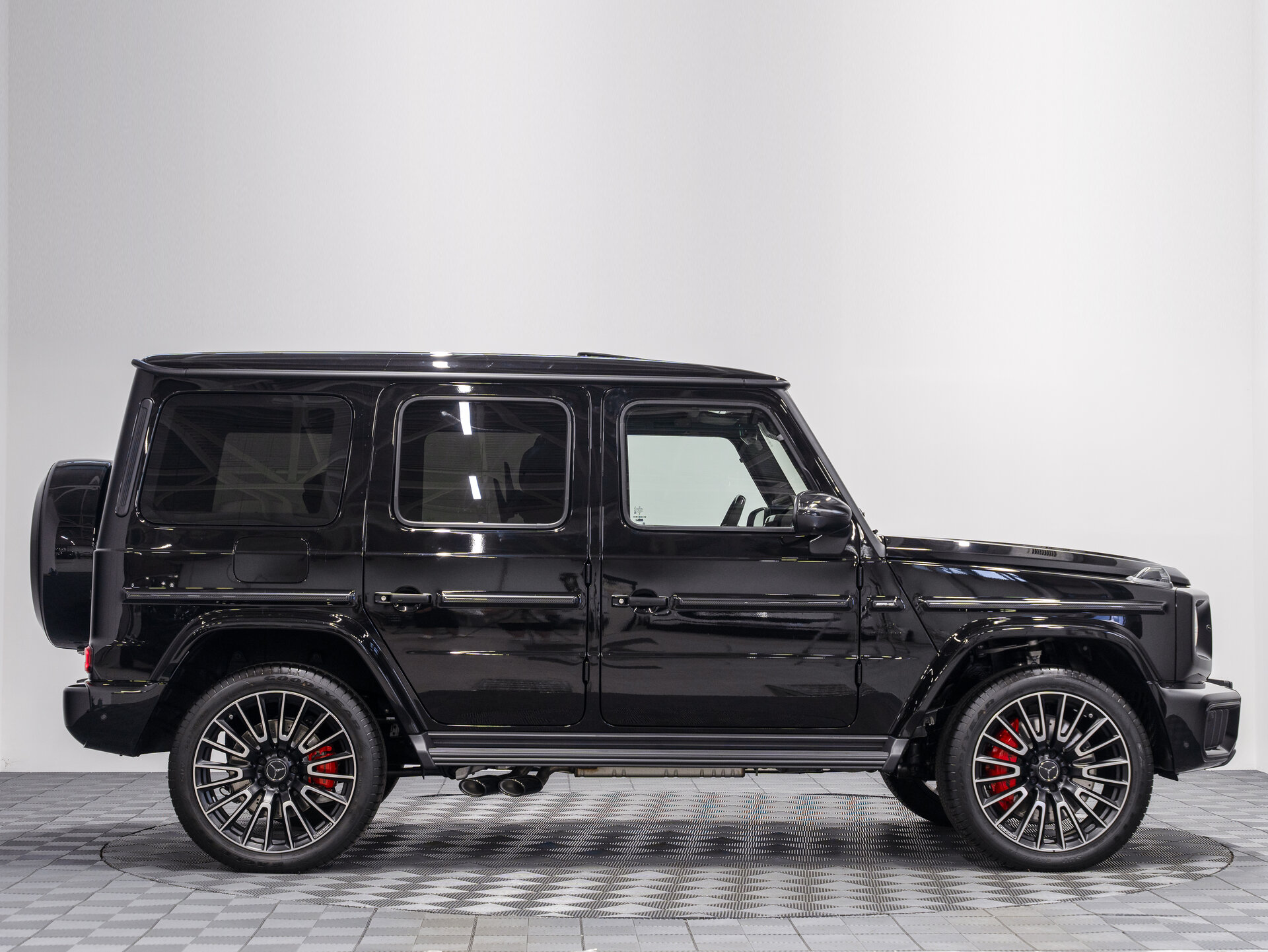Автомобиль Mercedes-Benz G-Класс AMG 63 AMG 4.0 AT (585 л.с.) 4WD - 6