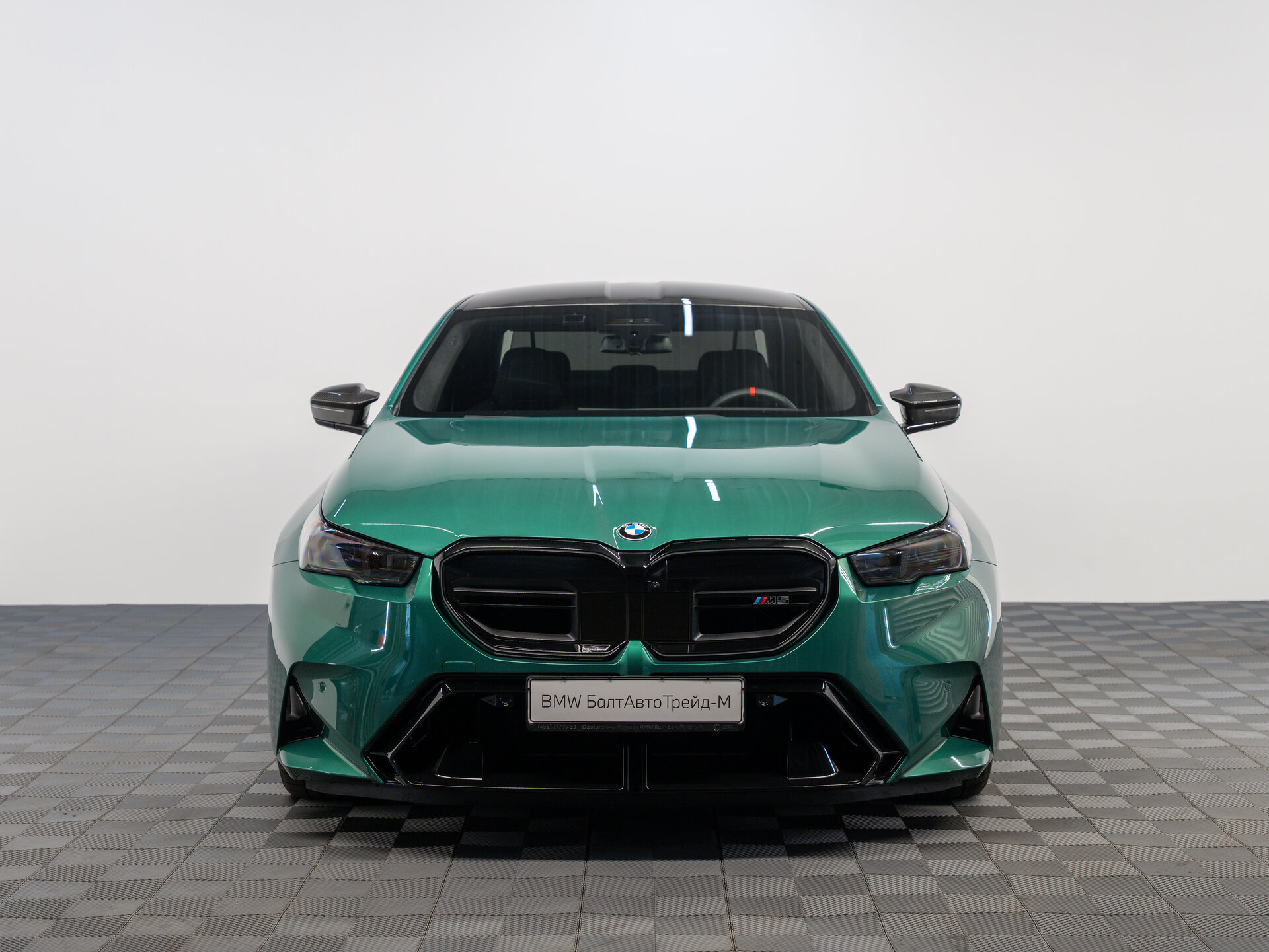 Автомобиль BMW M5 4.4hyb AT (727 л.с.) 4WD - 2