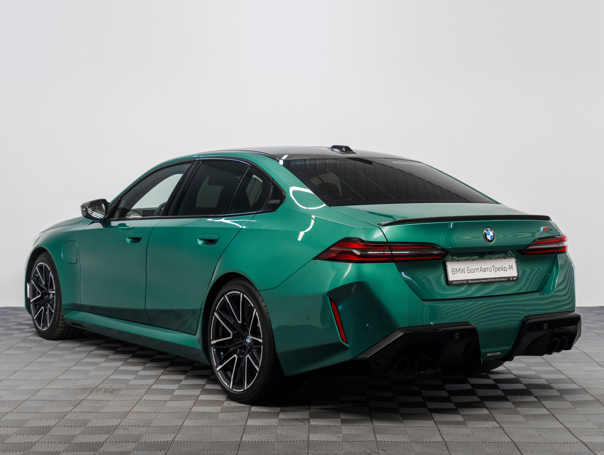 Автомобиль BMW M5 4.4hyb AT (727 л.с.) 4WD - 7