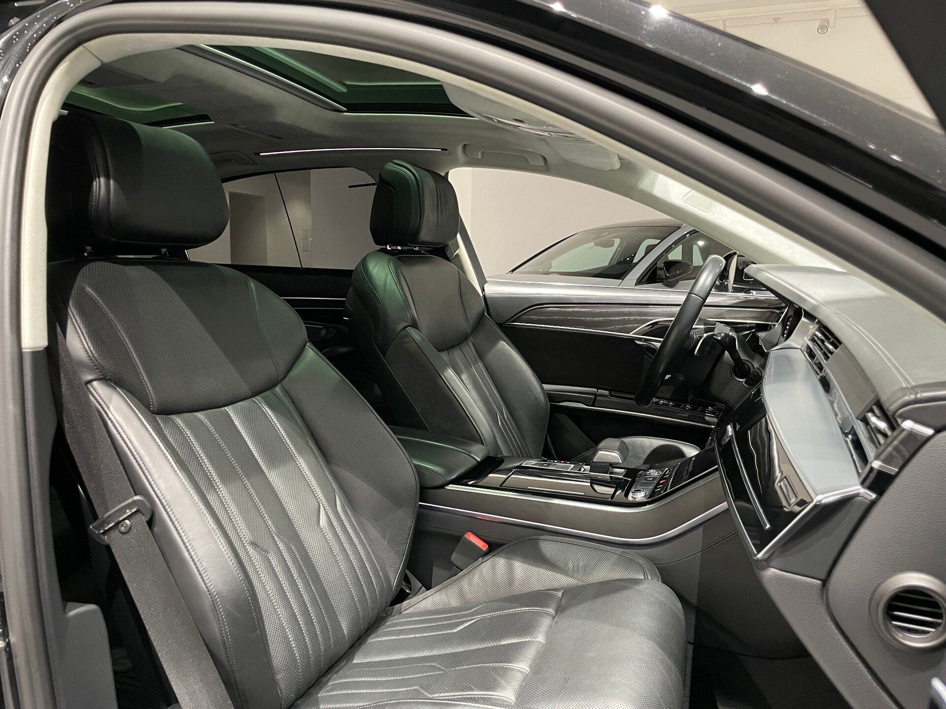Автомобиль Audi A8 Long 55 TFSI 3.0 AT (340 л.с.) 4WD - 12