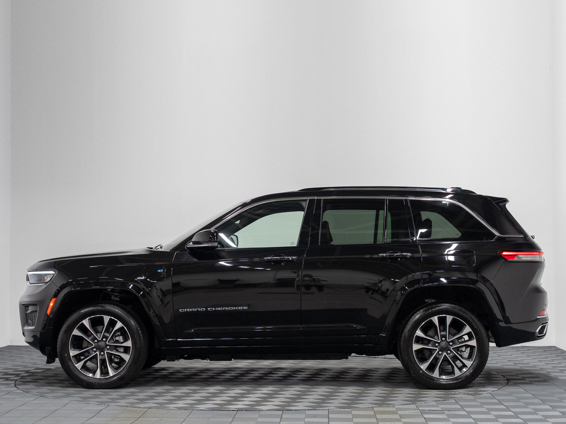 Автомобиль Jeep Grand Cherokee 4xe 2.0hyb AT (380 л.с.) 4WD - 12