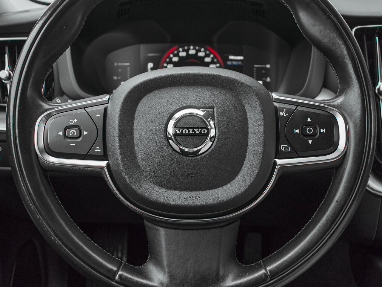 Купить Volvo XC60 2.0d AT (190 л.с.) 4WD, 2019 в Екатеренбурге