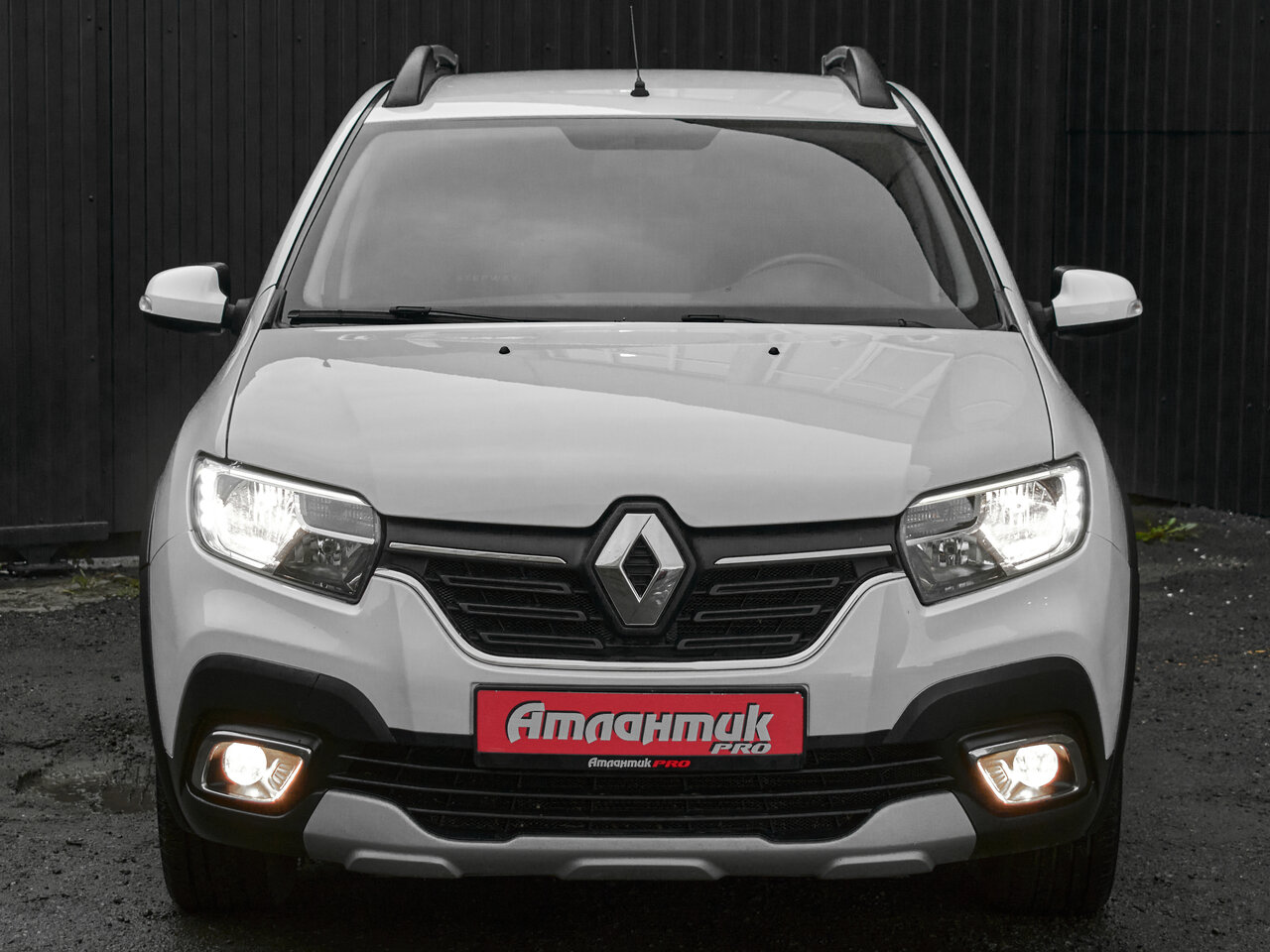 Купить Renault Sandero Stepway 1.6 AT (102 л.с.), 2018 в Екатеренбурге