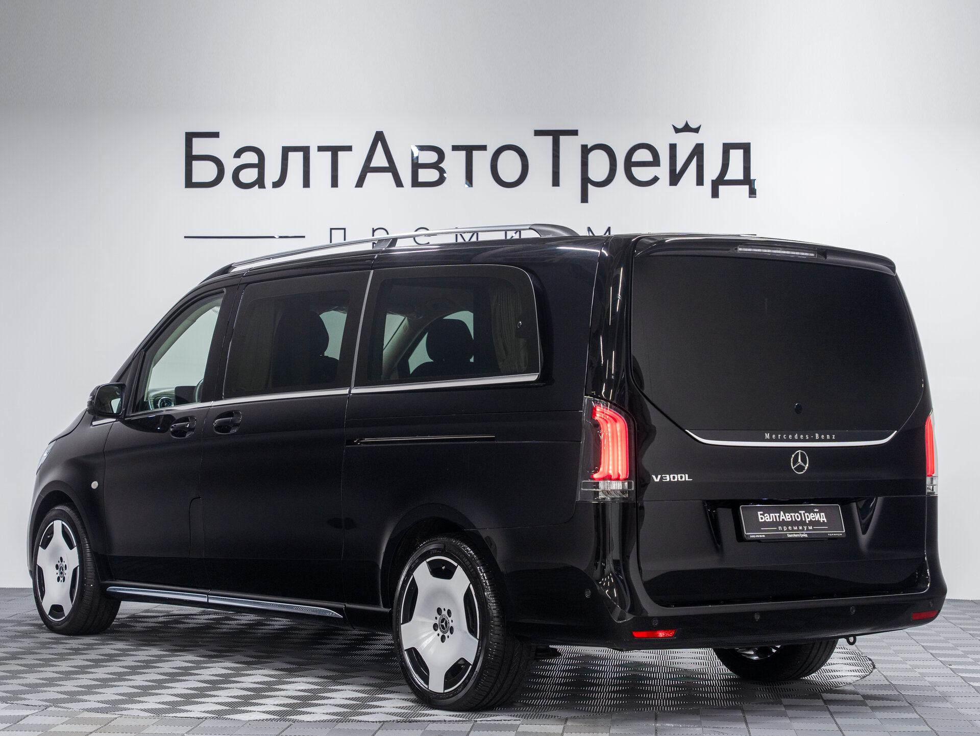 Автомобиль Mercedes-Benz V-Класс 300 экстра длинный 2.0 AT (231 л.с.) - 6