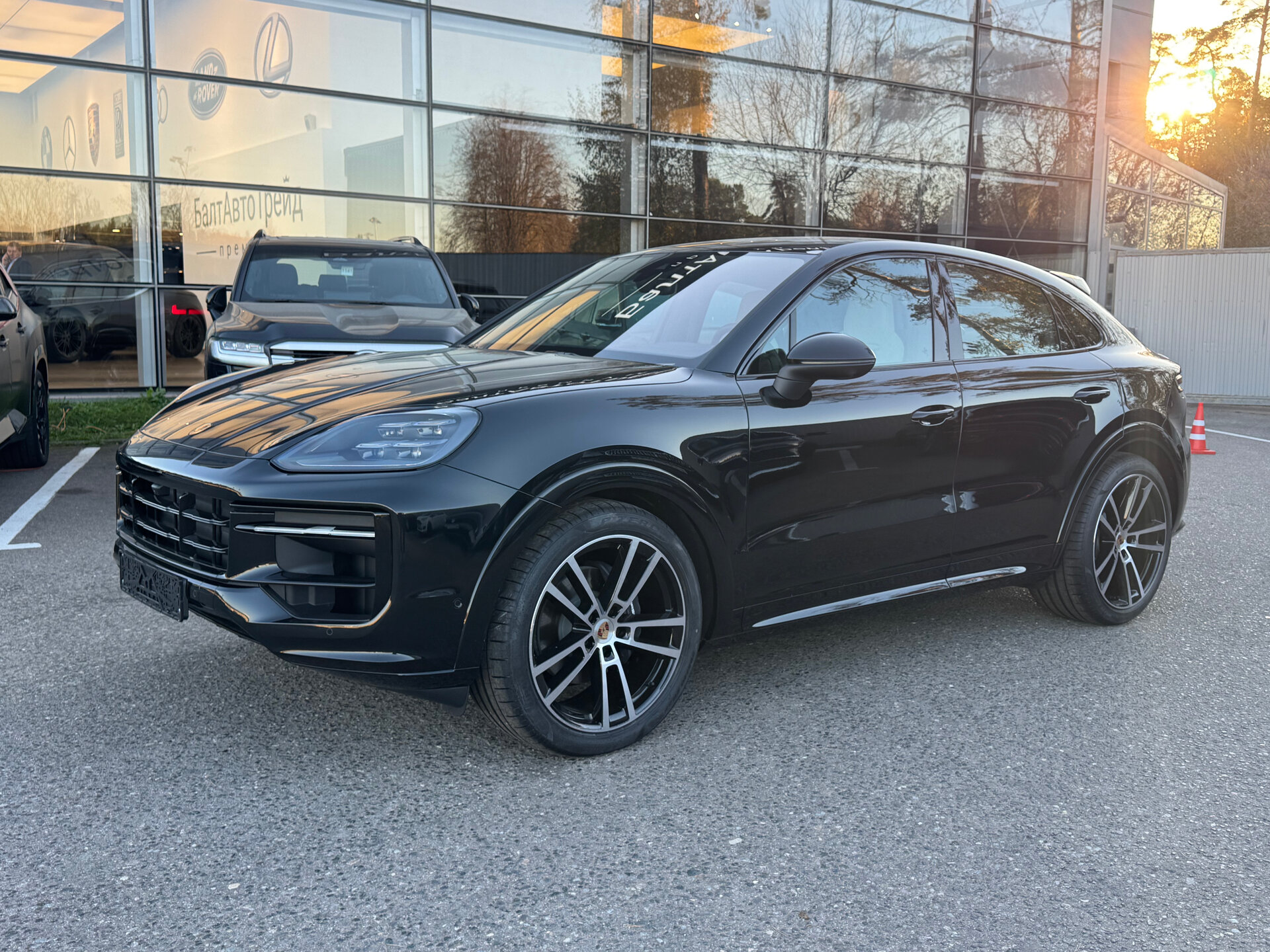 Автомобиль Porsche Cayenne Coupé 3.0 AT (353 л.с.) 4WD - 1