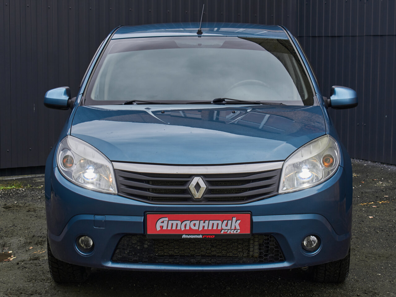 Купить Renault Sandero 1.6 MT (84 л.с.), 2013 в Екатеренбурге