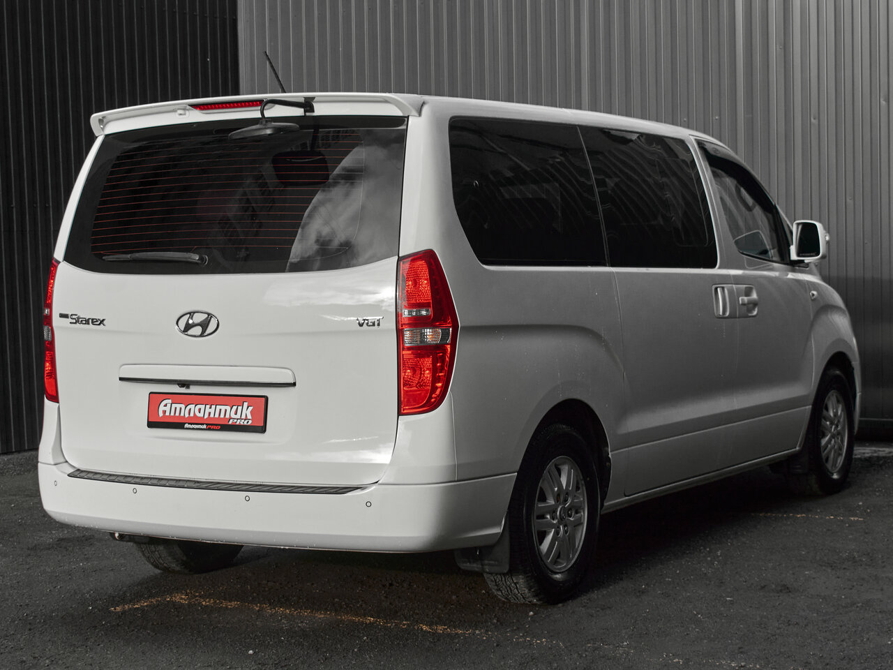 Купить Hyundai Grand Starex 2.5d AT (145 л.с.), 2017 в Екатеренбурге