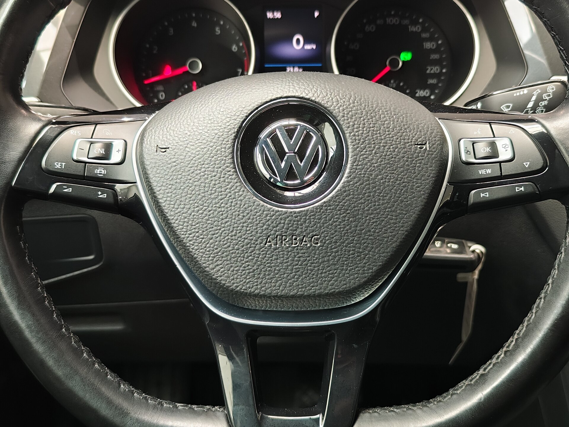 Автомобиль Volkswagen Tiguan 1.4 AMT (150 л.с.) 4WD - 17