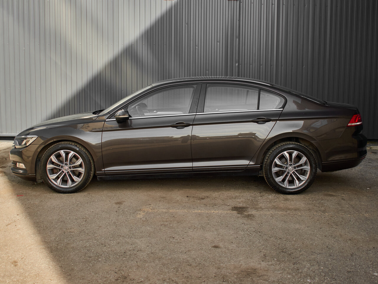 Купить Volkswagen Passat 1.8 AMT (180 л.с.), 2015 в Екатеренбурге