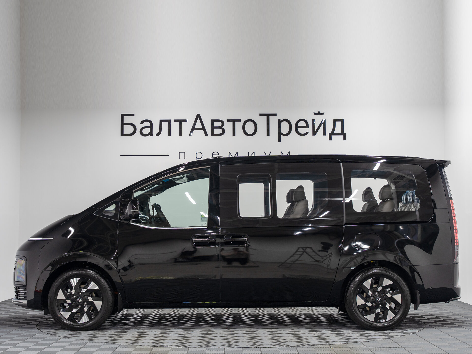 Автомобиль Hyundai Staria 1.6hyb AT (245 л.с.) - 11