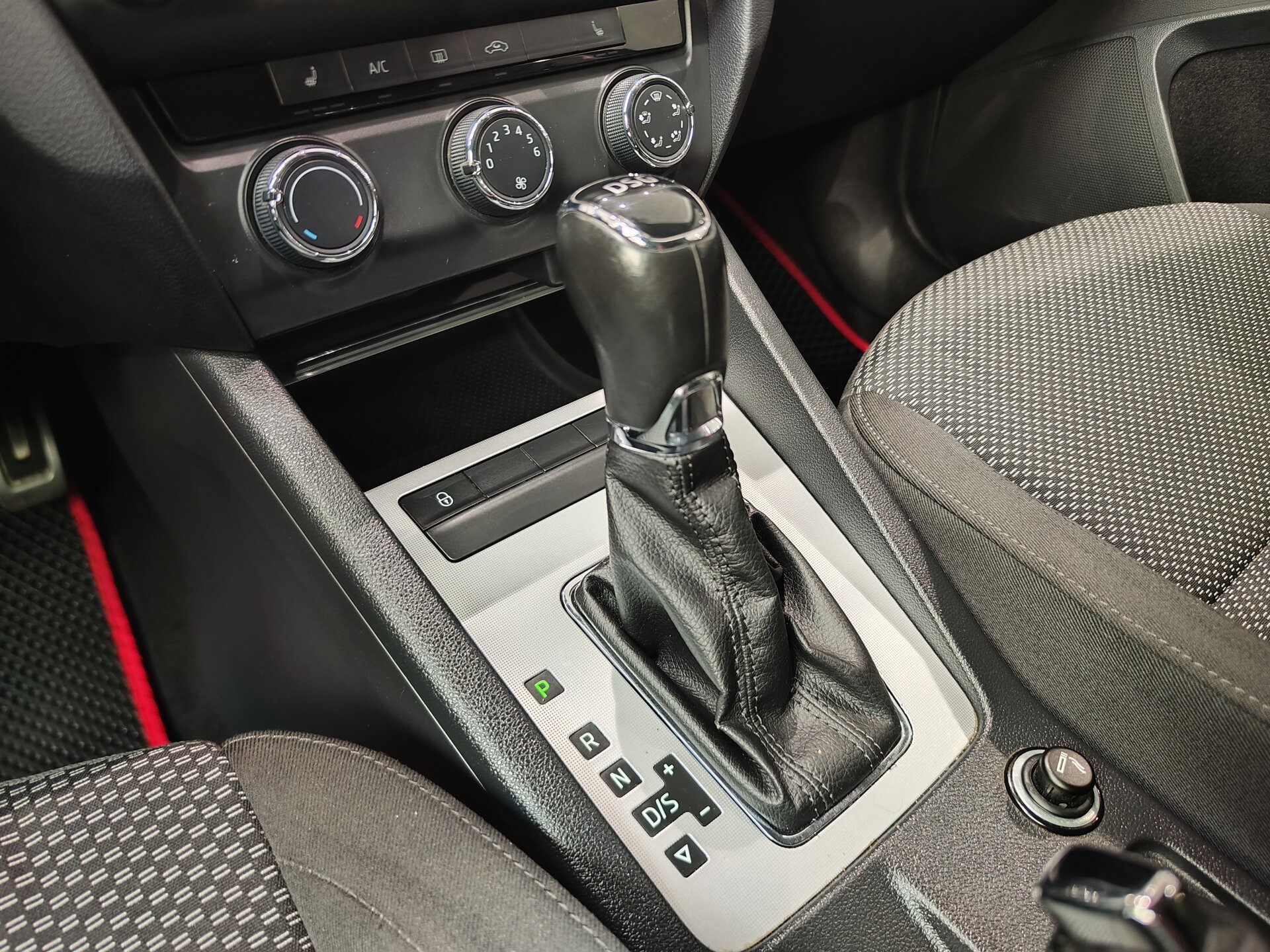 Автомобиль Skoda Octavia 1.4 AMT (140 л.с.) - 17