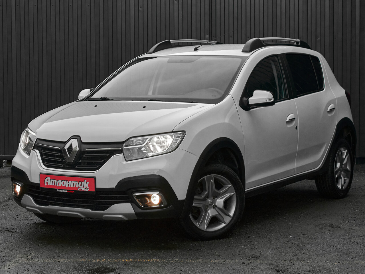 Купить Renault Sandero Stepway 1.6 AT (102 л.с.), 2018 в Екатеренбурге
