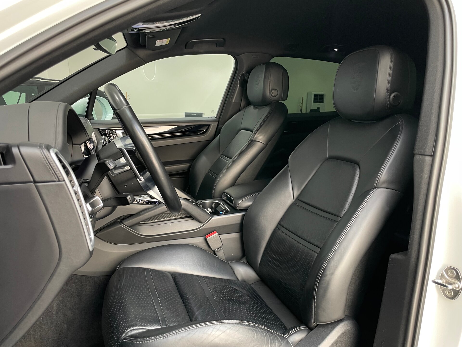 Автомобиль Porsche Cayenne 3.0 AT (340 л.с.) 4WD - 8