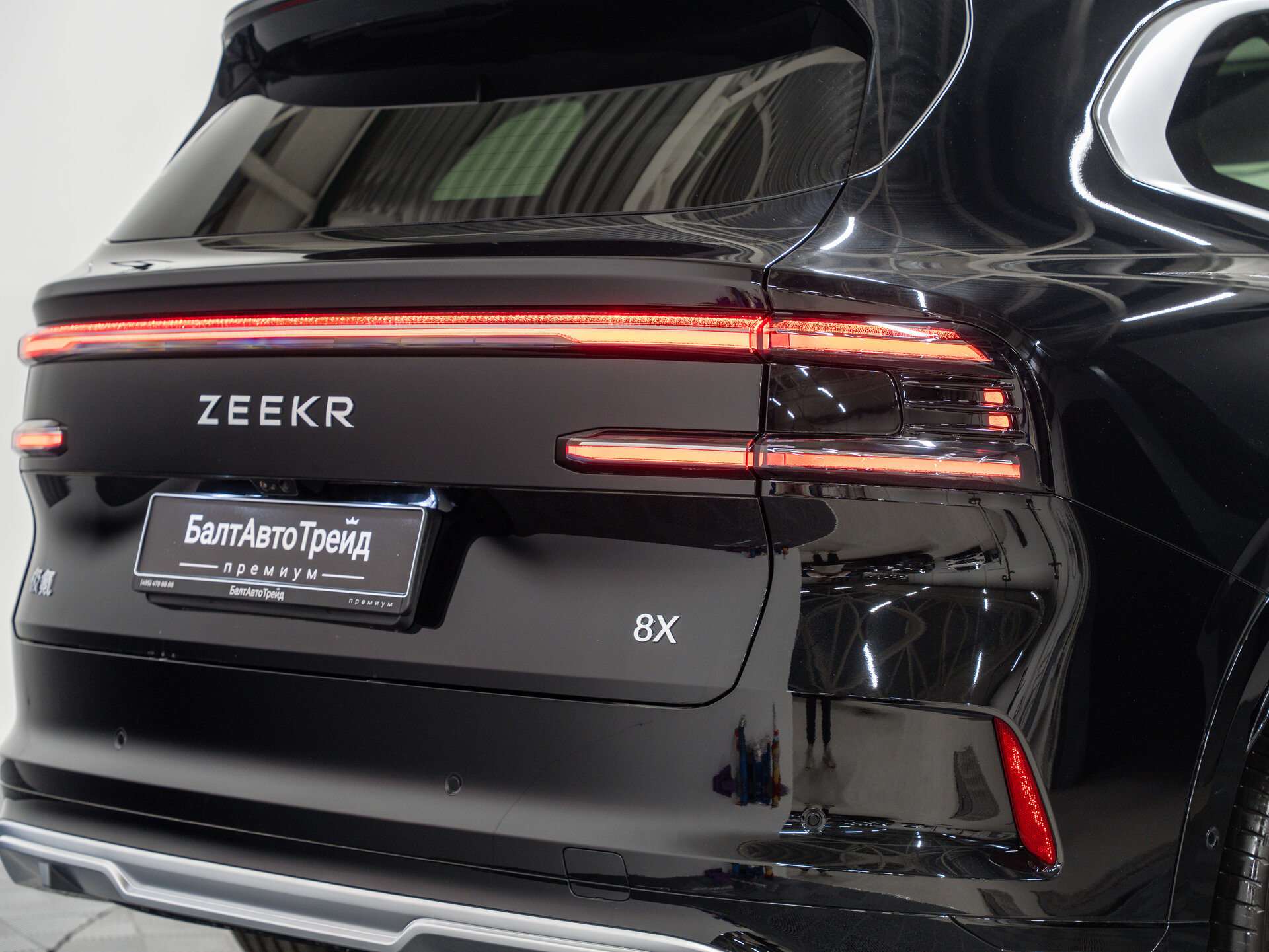 Автомобиль Zeekr 8X 70 kWh 2.0hyb AT (898 л.с.) 4WD - 8