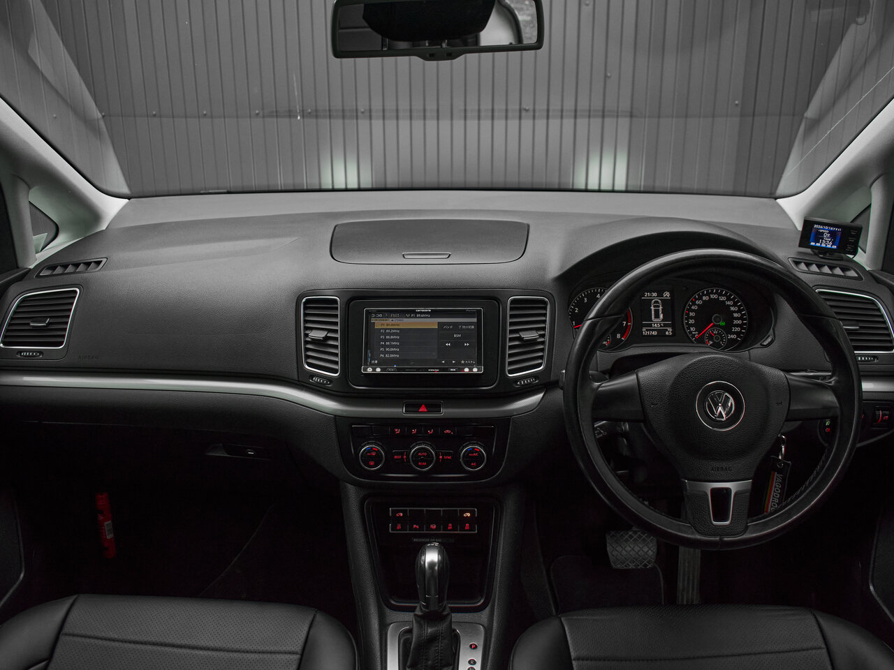 Купить Volkswagen Sharan 1.4 AMT (150 л.с.), 2012 в Екатеренбурге