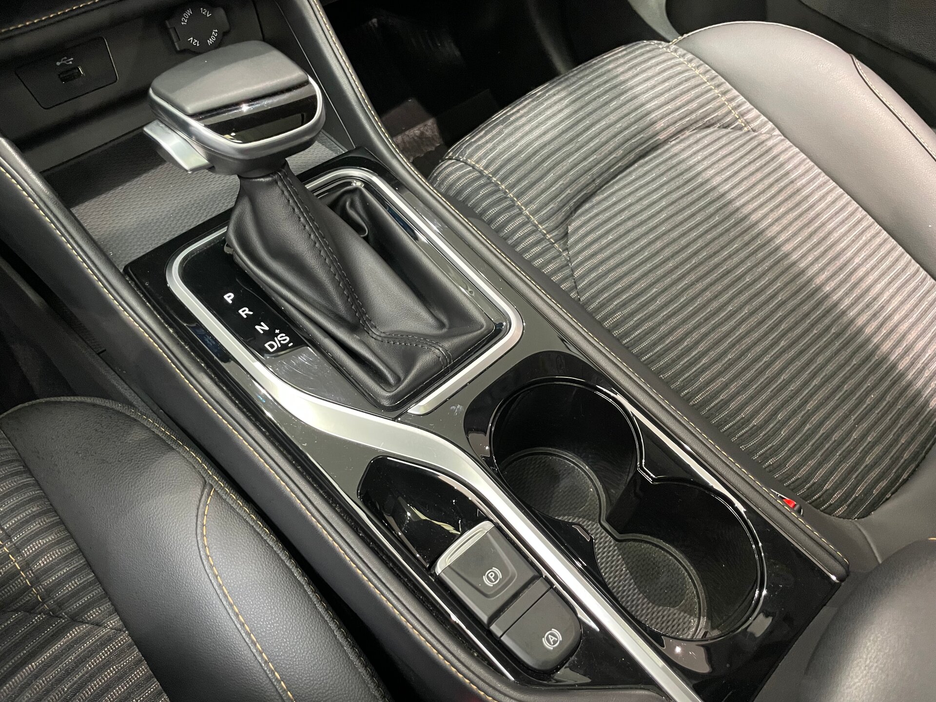 Автомобиль Москвич 3 1.5 CVT (136 л.с.) - 17