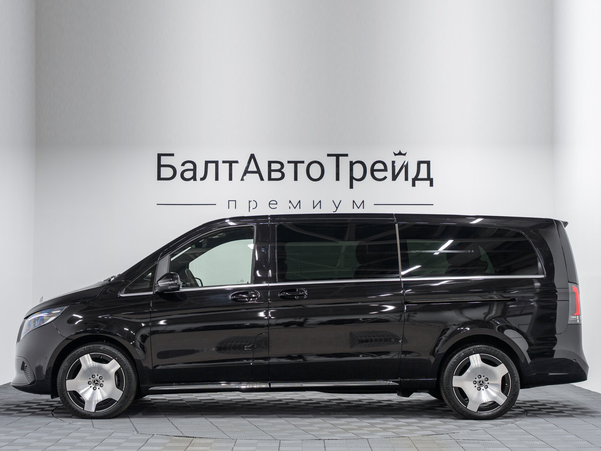 Автомобиль Mercedes-Benz V-Класс 300 d экстра длинный 2.0d AT (237 л.с.) 4WD - 8