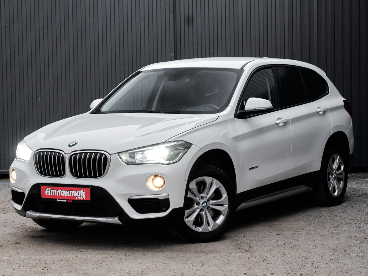 Купить BMW X1 20i xDrive 2.0 AT (192 л.с.) 4WD, 2016 в Екатеренбурге