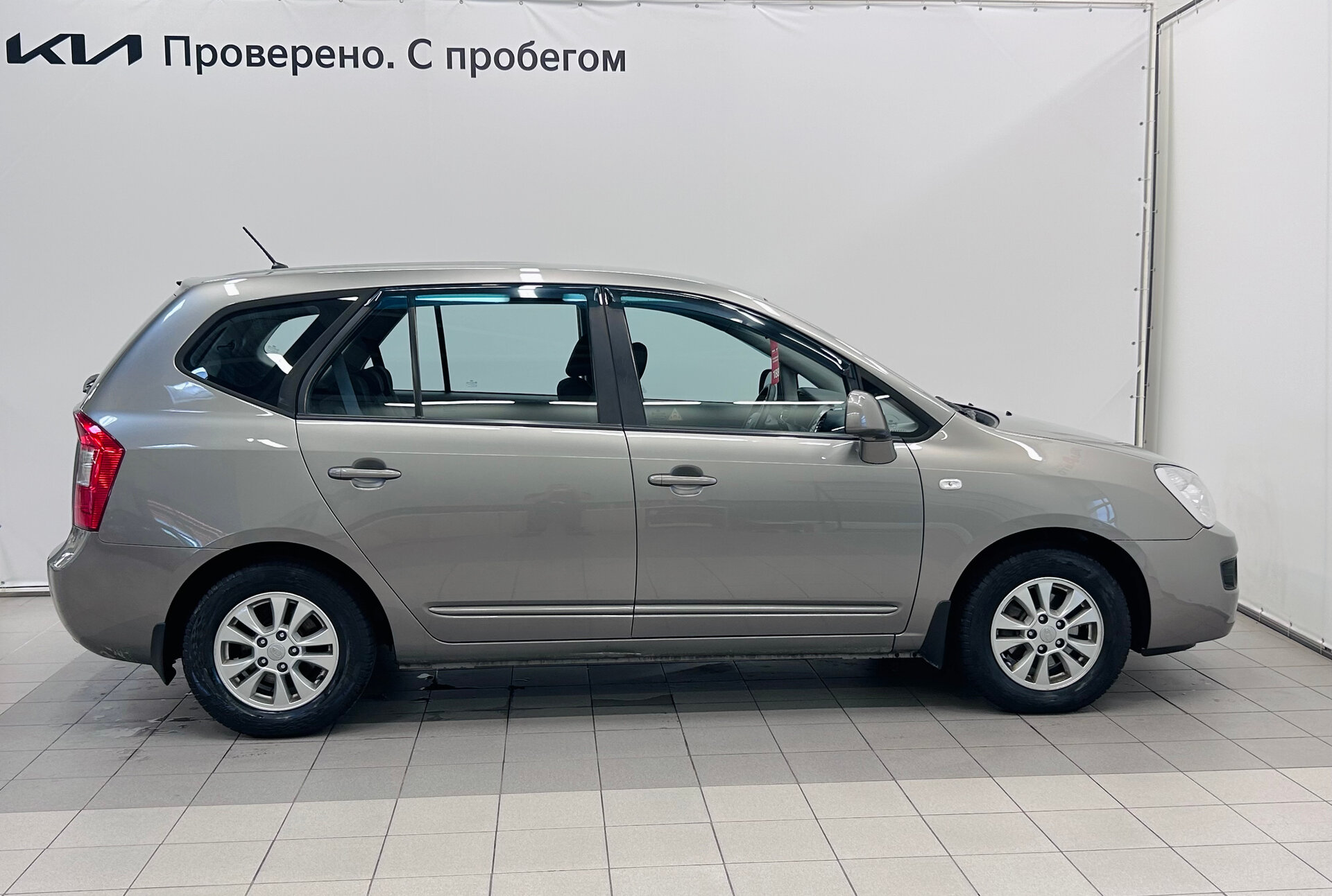 Kia Carens 2011 6